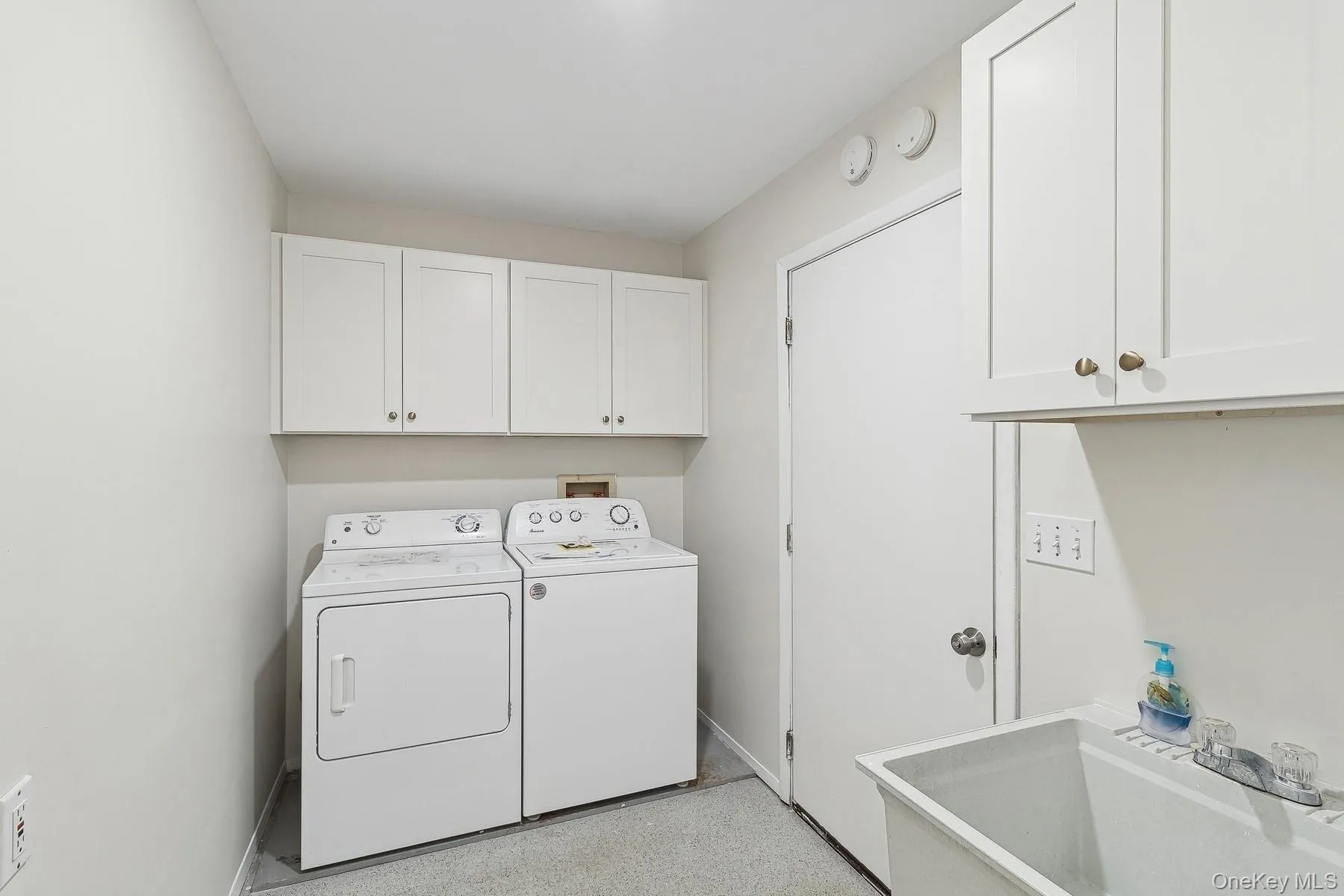 1 Woodview Way, Southampton, NY, 3 Bedrooms Bedrooms, 7 Rooms Rooms,2 BathroomsBathrooms,Residential Lease,For Rent,Woodview,0,845987 1 Woodview Way, Southampton, NY, 3 Bedrooms Bedrooms, 7 Rooms Rooms,2 BathroomsBathrooms,Residential Lease,For Rent,Woodview,0,845987
