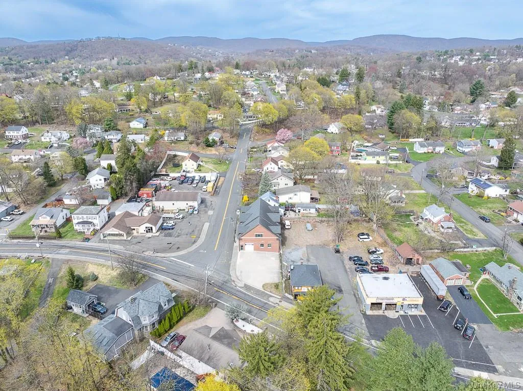 Bird\'s eye view with a mountain view and a residential view Bird\'s eye view with a mountain view and a residential view