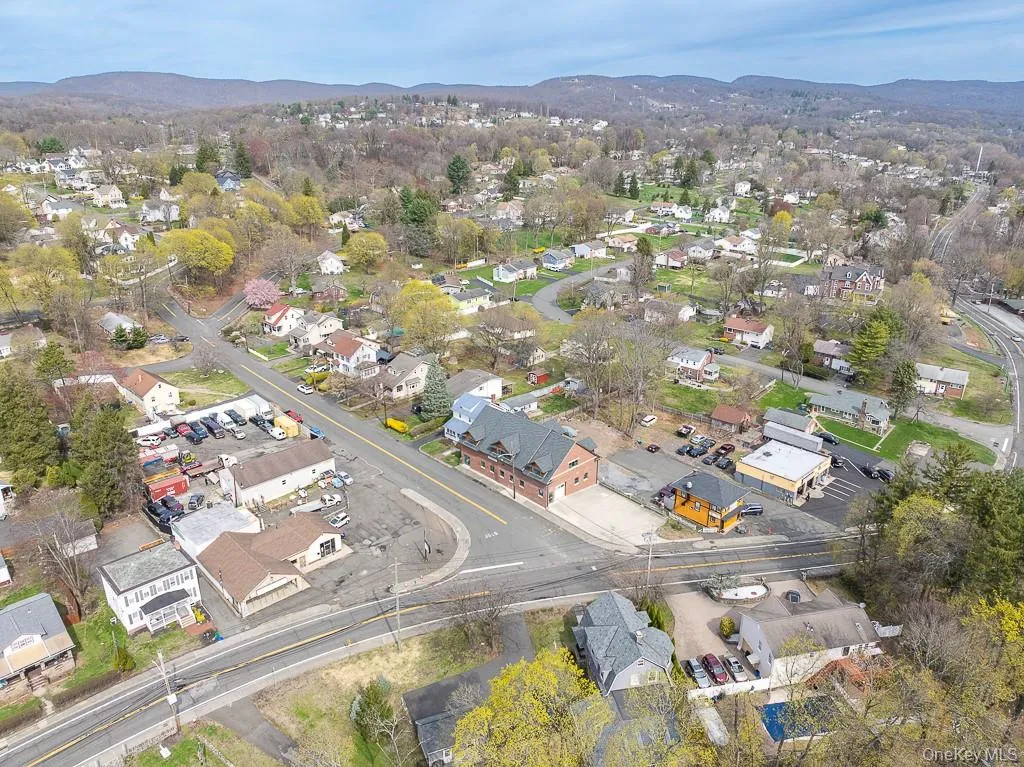 Bird\'s eye view with a mountain view and a residential view Bird\'s eye view with a mountain view and a residential view