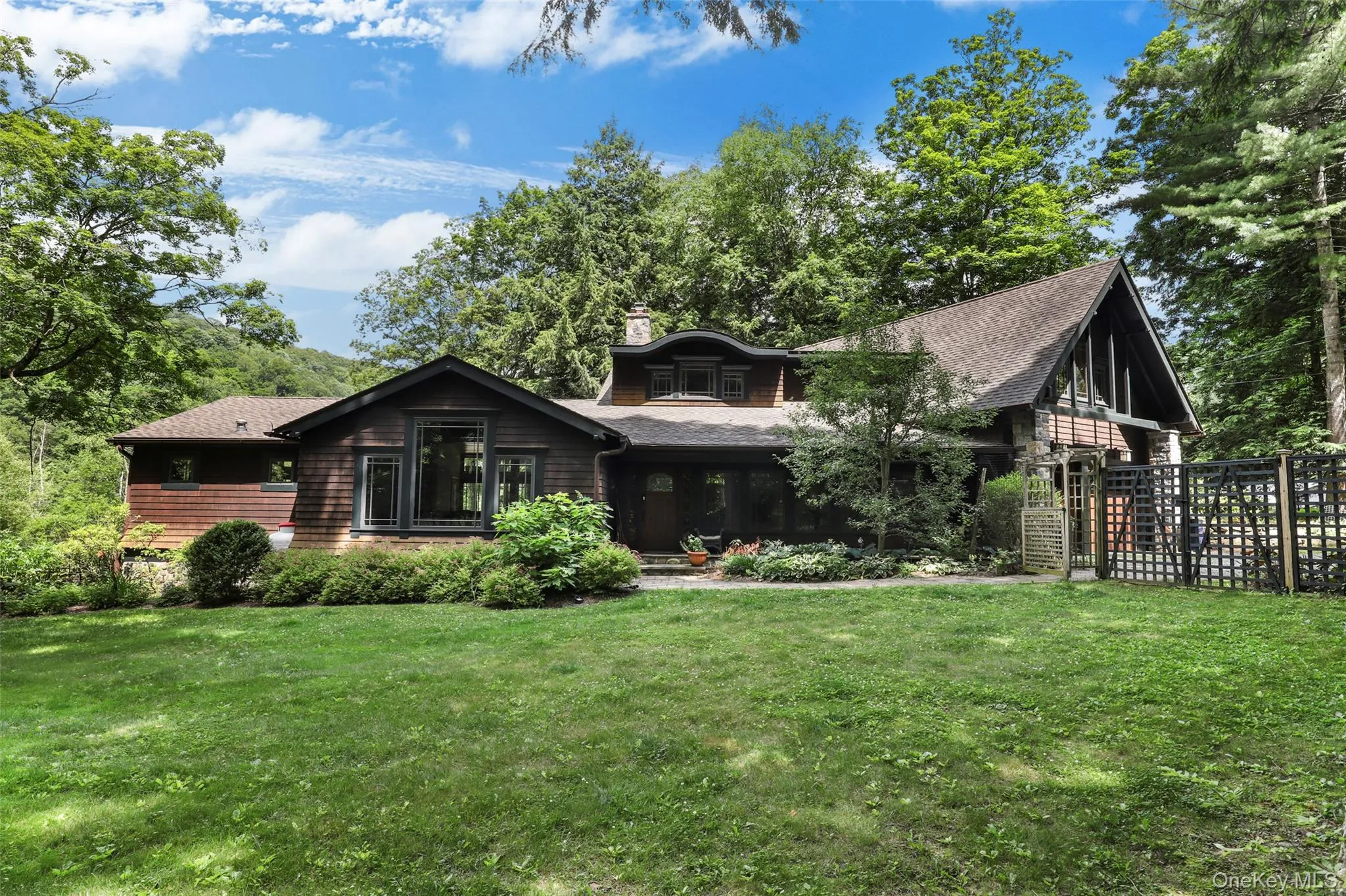 View of front of Arts & Crafts style lakefront home View of front of Arts & Crafts style lakefront home