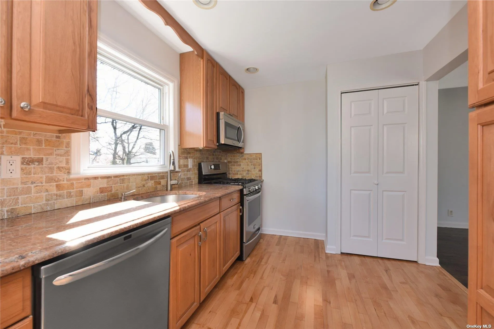 6 Dunes Lane, North Hempstead, NY, 3 Bedrooms Bedrooms, 7 Rooms Rooms,1 BathroomBathrooms,Residential Lease,Idx,Dunes,0,849860 6 Dunes Lane, North Hempstead, NY, 3 Bedrooms Bedrooms, 7 Rooms Rooms,1 BathroomBathrooms,Residential Lease,Idx,Dunes,0,849860