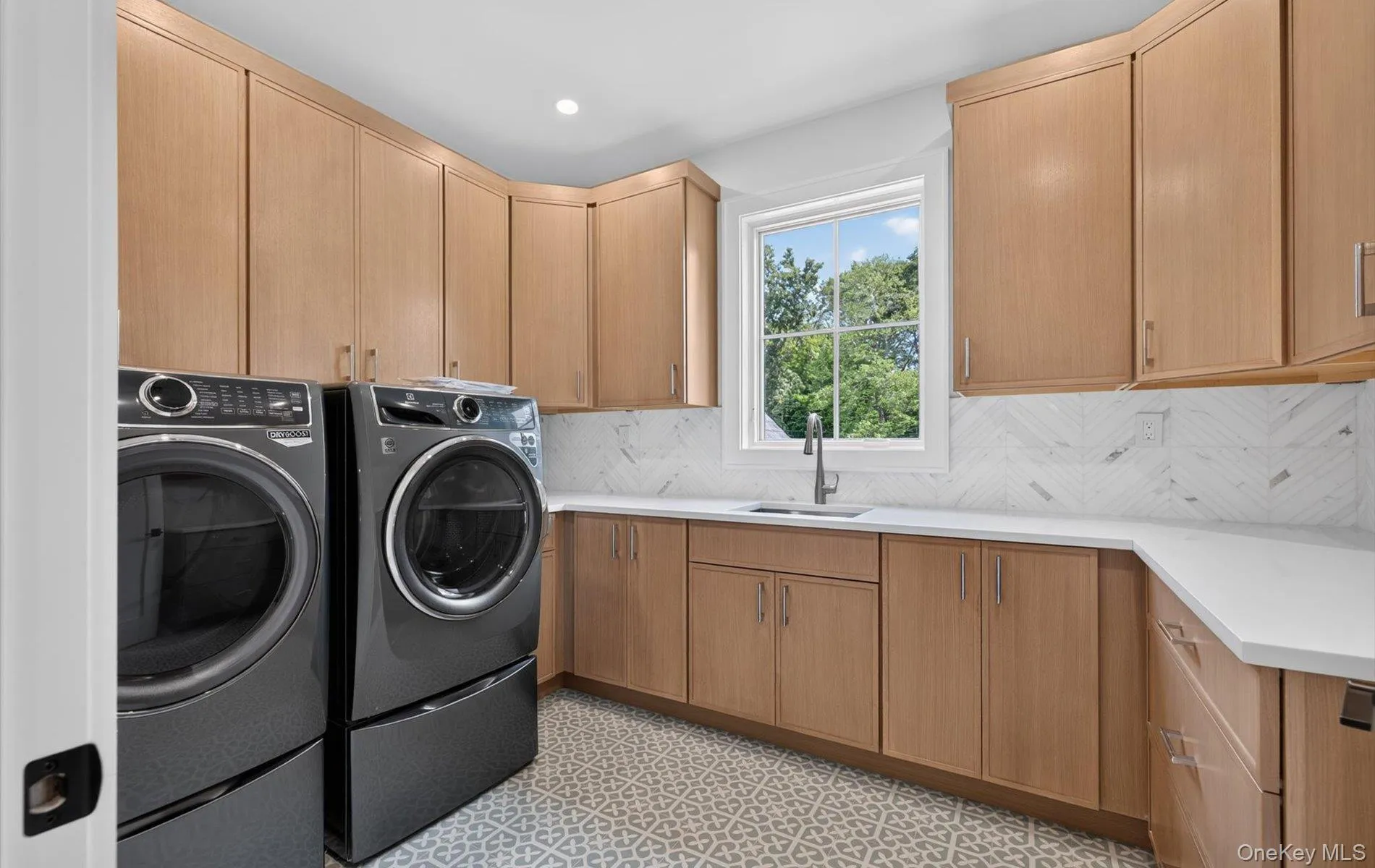 2 Gate Road, Huntington, NY, 6 Bedrooms Bedrooms, 12 Rooms Rooms,6 BathroomsBathrooms,Residential,For Rent,Gate,0,850219 2 Gate Road, Huntington, NY, 6 Bedrooms Bedrooms, 12 Rooms Rooms,6 BathroomsBathrooms,Residential,For Rent,Gate,0,850219
