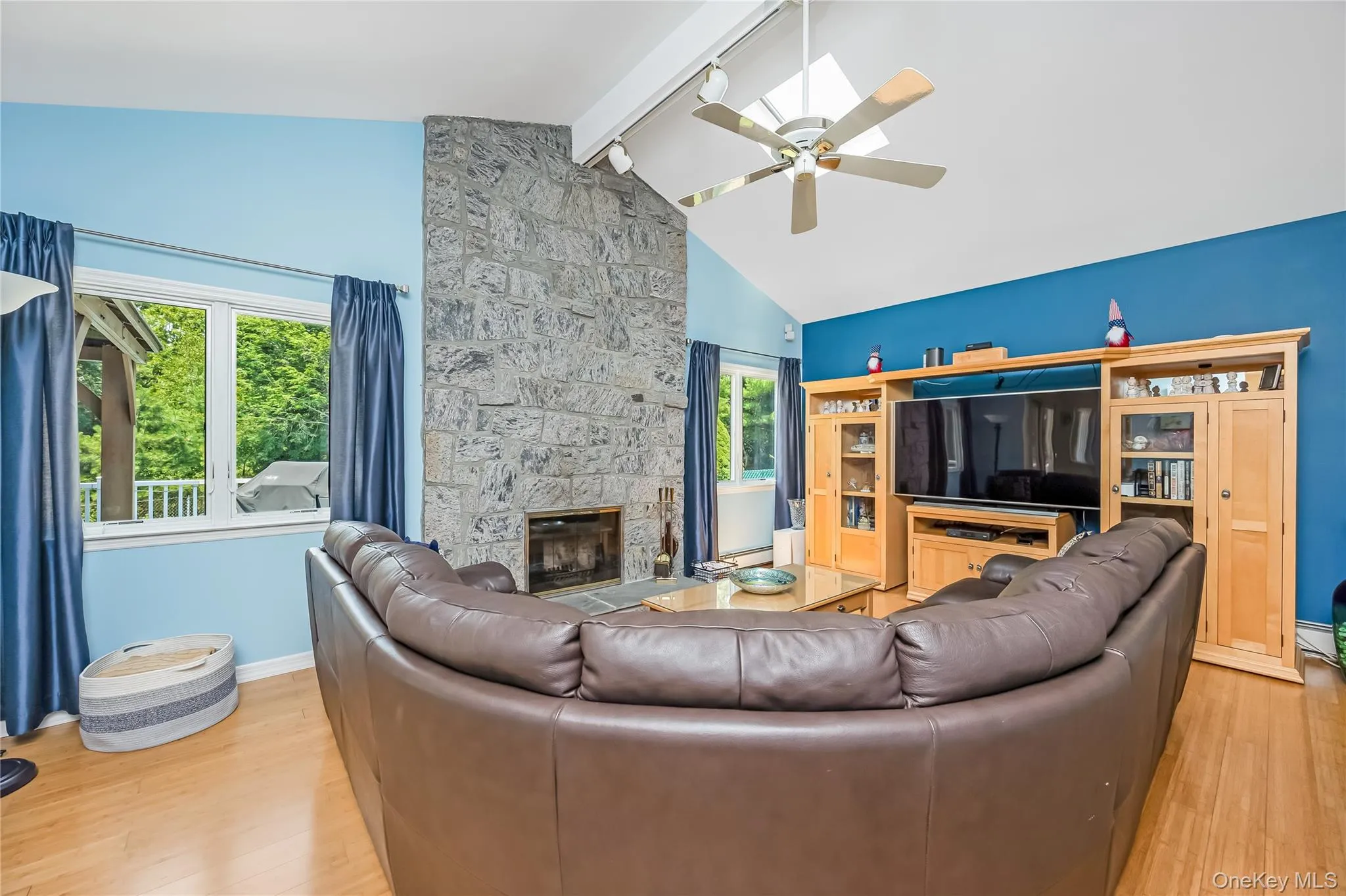 353 Thrift Street, Islip, NY, 3 Bedrooms Bedrooms, 7 Rooms Rooms,3 BathroomsBathrooms,Residential,For Rent,Thrift,0,850738 353 Thrift Street, Islip, NY, 3 Bedrooms Bedrooms, 7 Rooms Rooms,3 BathroomsBathrooms,Residential,For Rent,Thrift,0,850738