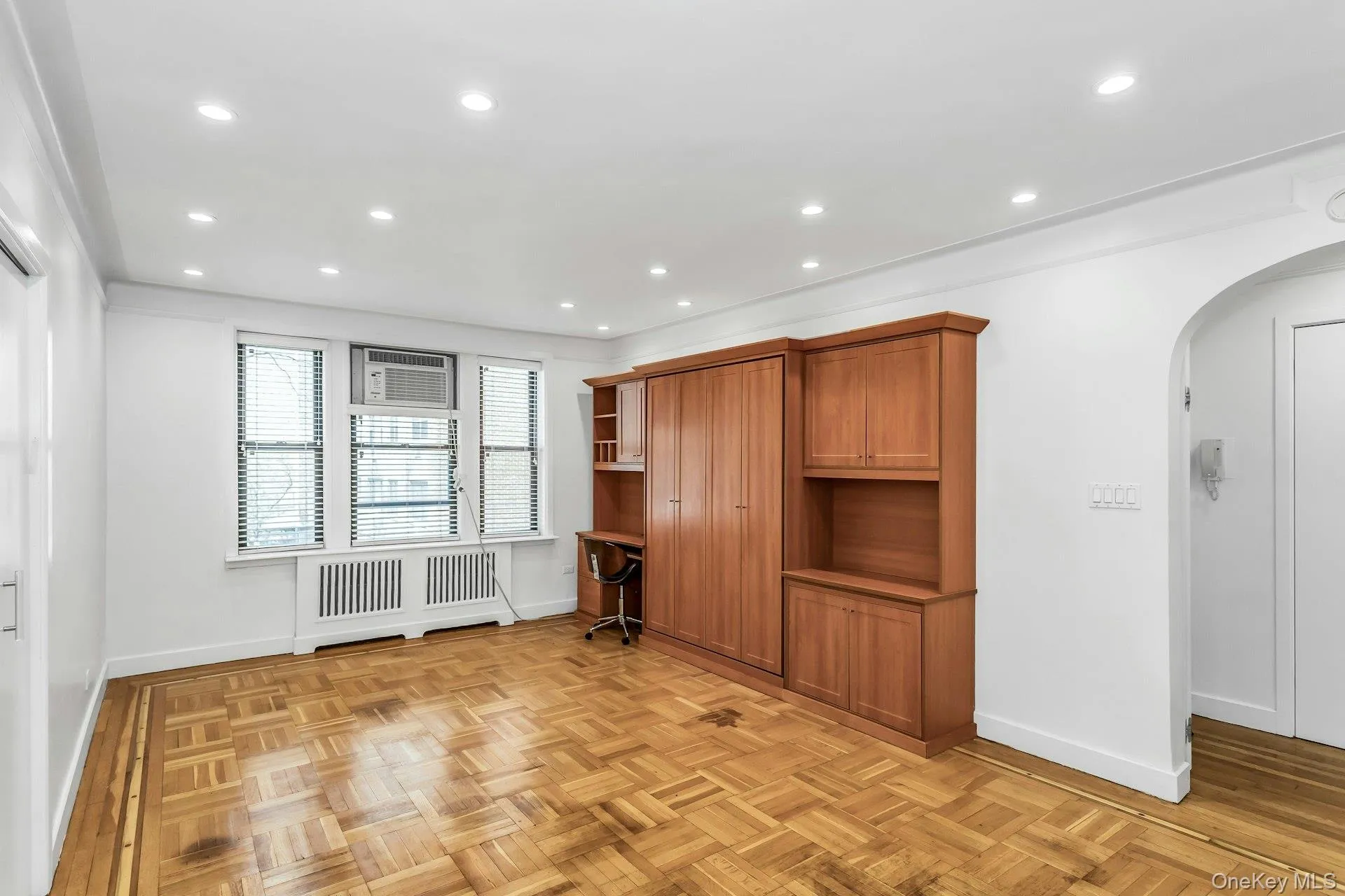 83-80 118 Street, New York, NY, 2 Rooms Rooms,1 BathroomBathrooms,Residential,For Rent,118,0,850871 83-80 118 Street, New York, NY, 2 Rooms Rooms,1 BathroomBathrooms,Residential,For Rent,118,0,850871