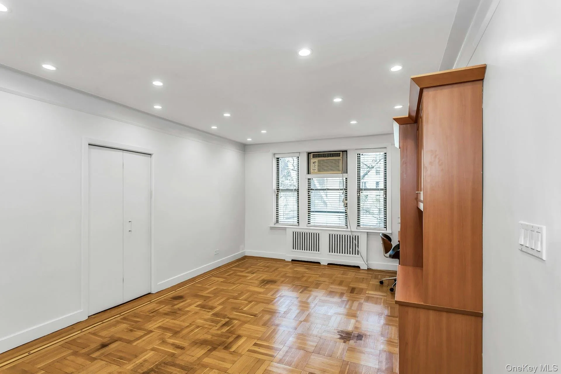83-80 118 Street, New York, NY, 2 Rooms Rooms,1 BathroomBathrooms,Residential,For Rent,118,0,850871 83-80 118 Street, New York, NY, 2 Rooms Rooms,1 BathroomBathrooms,Residential,For Rent,118,0,850871