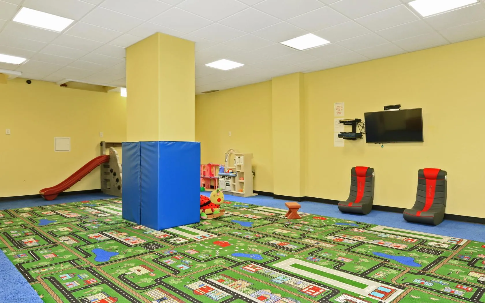 Recreation room with baseboards and carpet flooring Recreation room with baseboards and carpet flooring