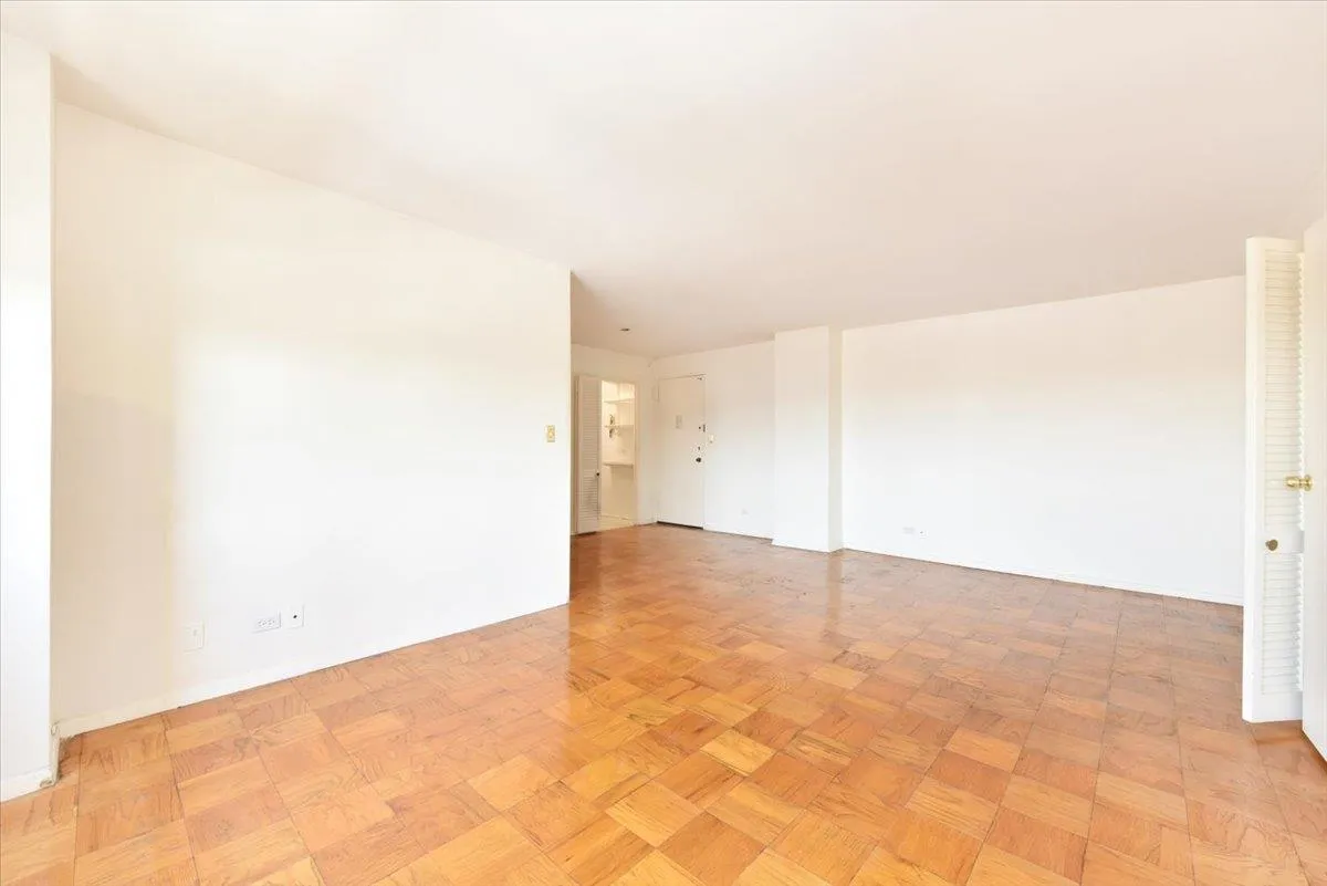 Unfurnished room with baseboards Unfurnished room with baseboards