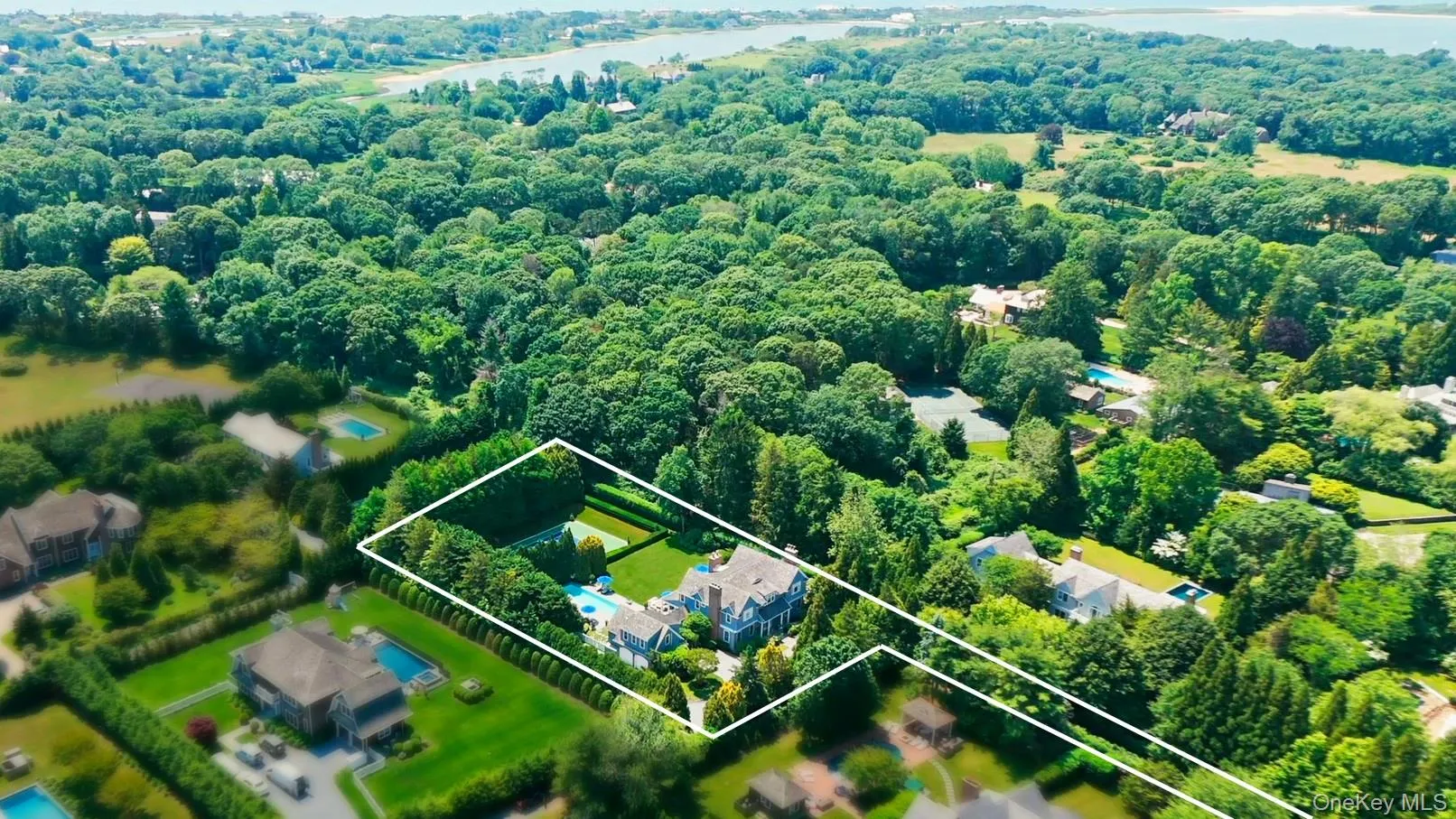 Aerial view featuring Aerial view featuring