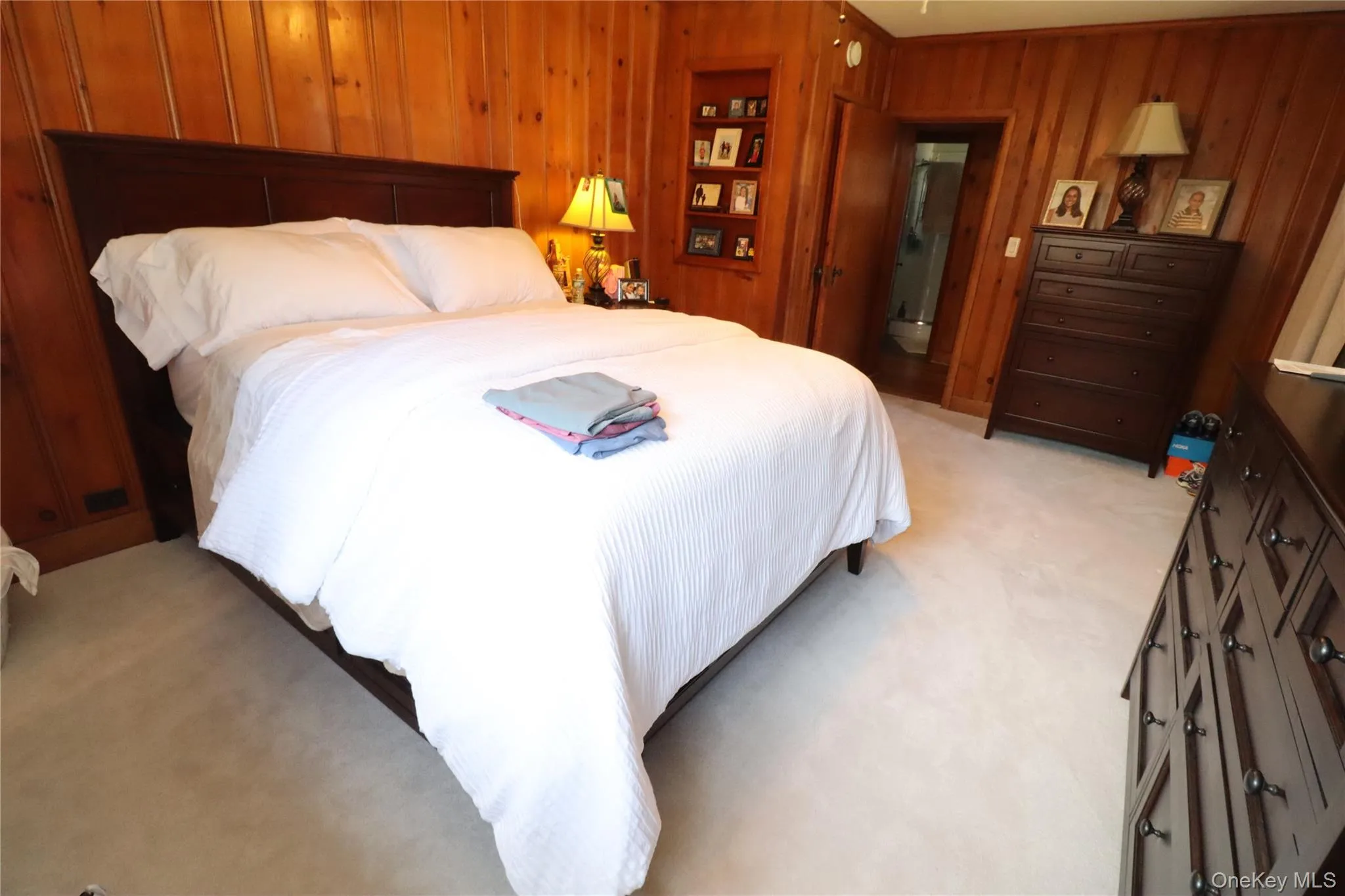 Same bedroom, different angle Same bedroom, different angle