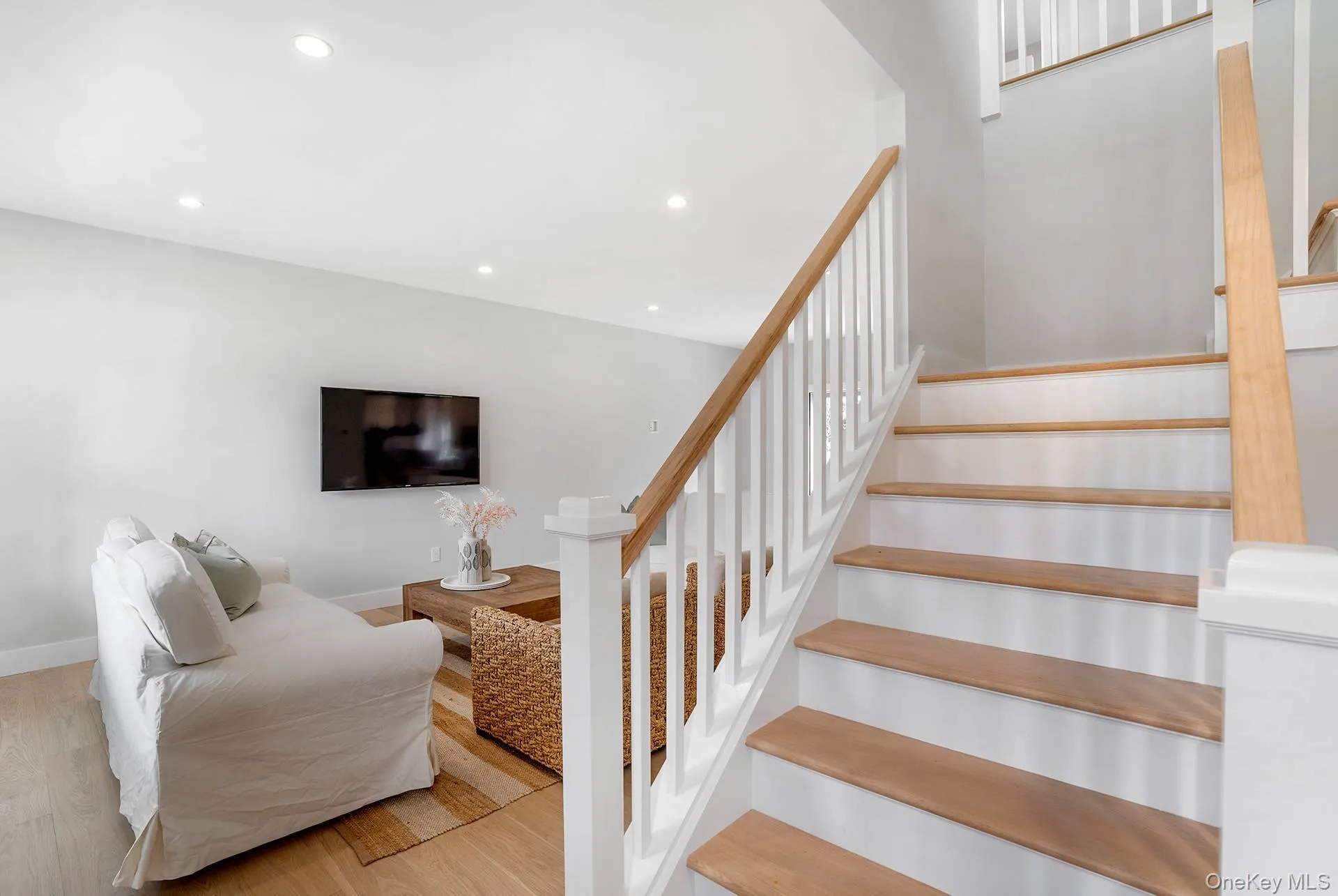 9 Fanning Avenue, Southampton, New York 11946