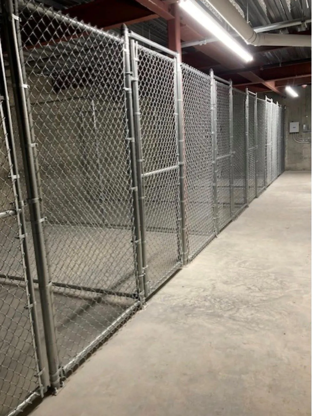 Storage area with an exterior structure Storage area with an exterior structure