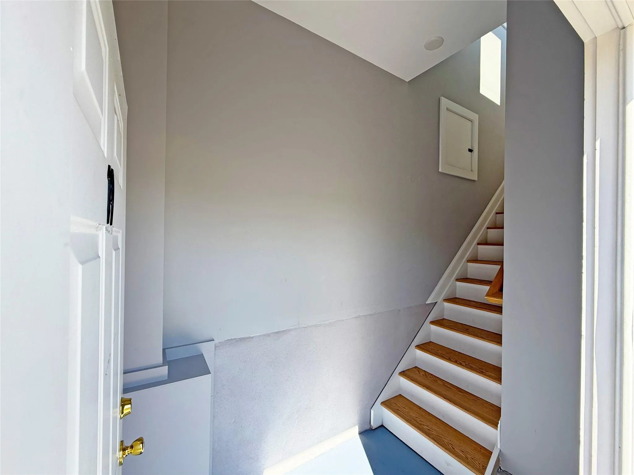 Stairs to get to the apartment Stairs to get to the apartment