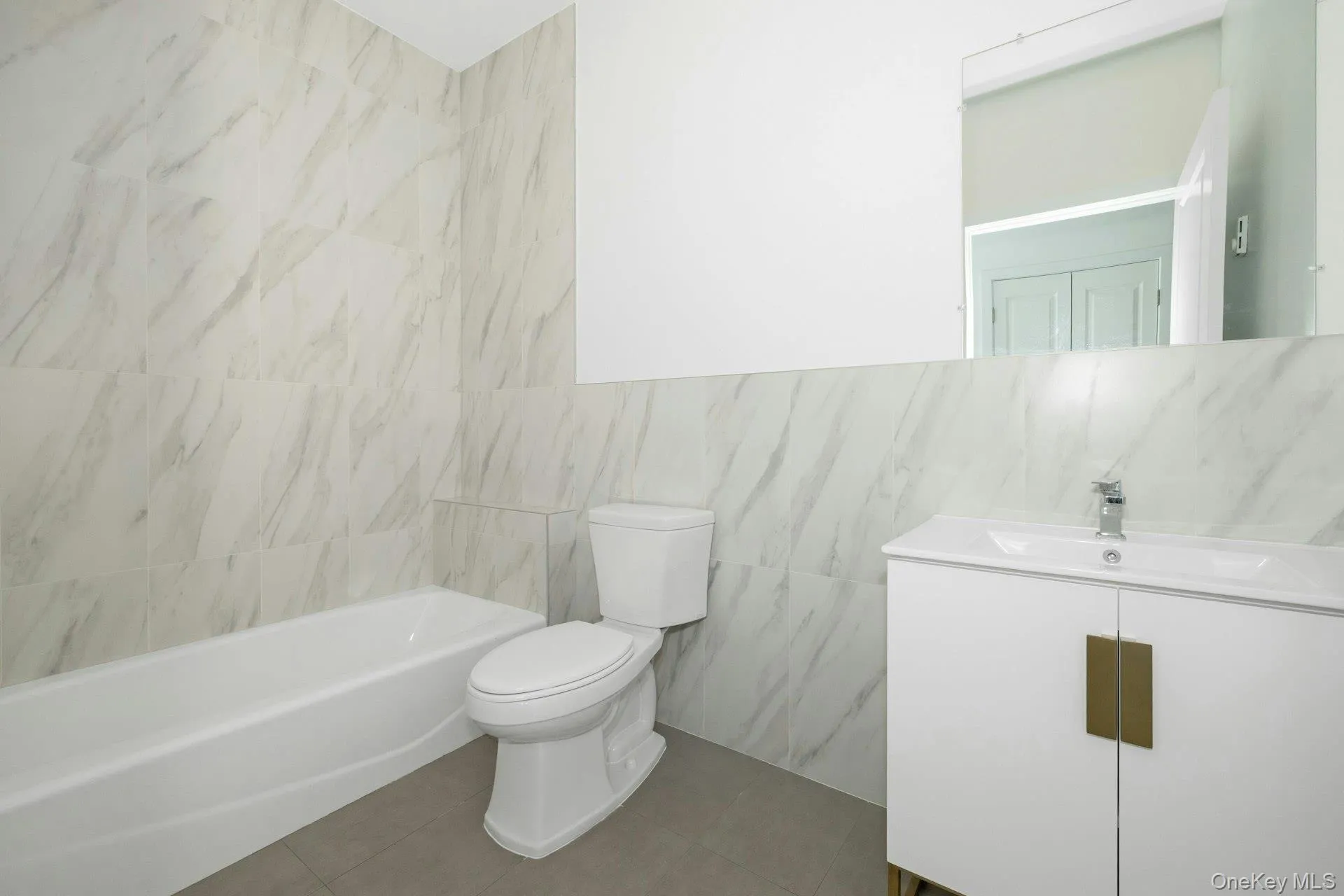 This is the 2nd Bath which has the tub and shower. This is the 2nd Bath which has the tub and shower.