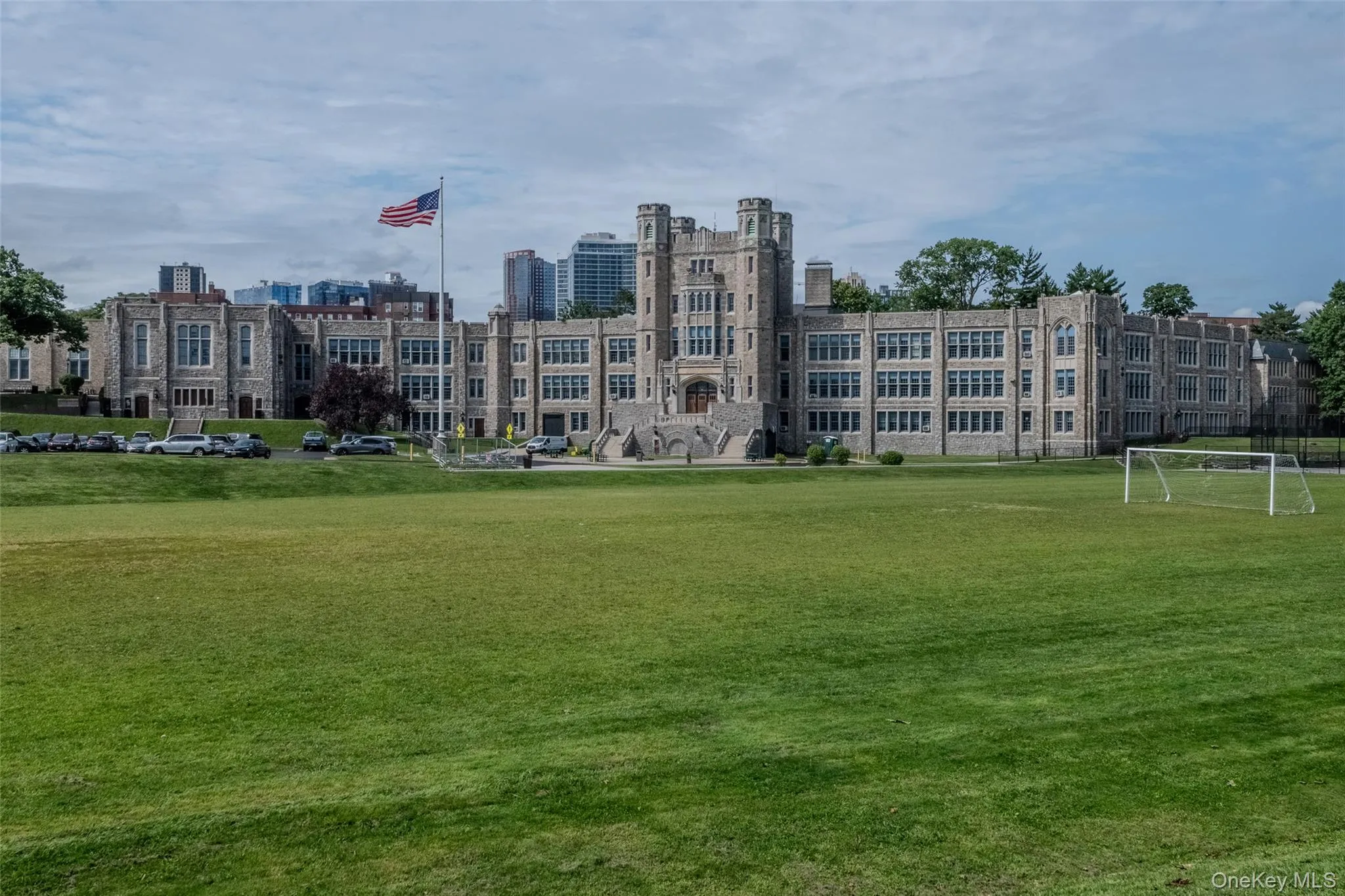 Close to Schools, Parks, Restaurants and much more! Close to Schools, Parks, Restaurants and much more!