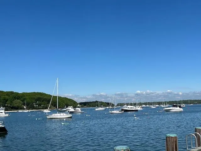 Close proximity to town dock Close proximity to town dock