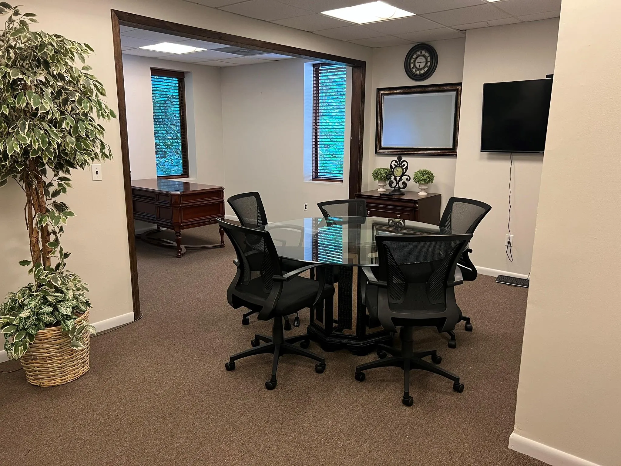 Office Suite: Office and Conference area 492sf Office Suite: Office and Conference area 492sf