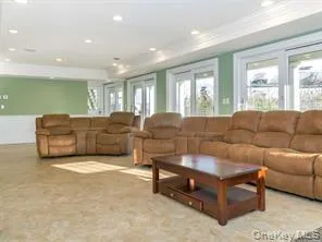 Ground floor living room crown molding Ground floor living room crown molding