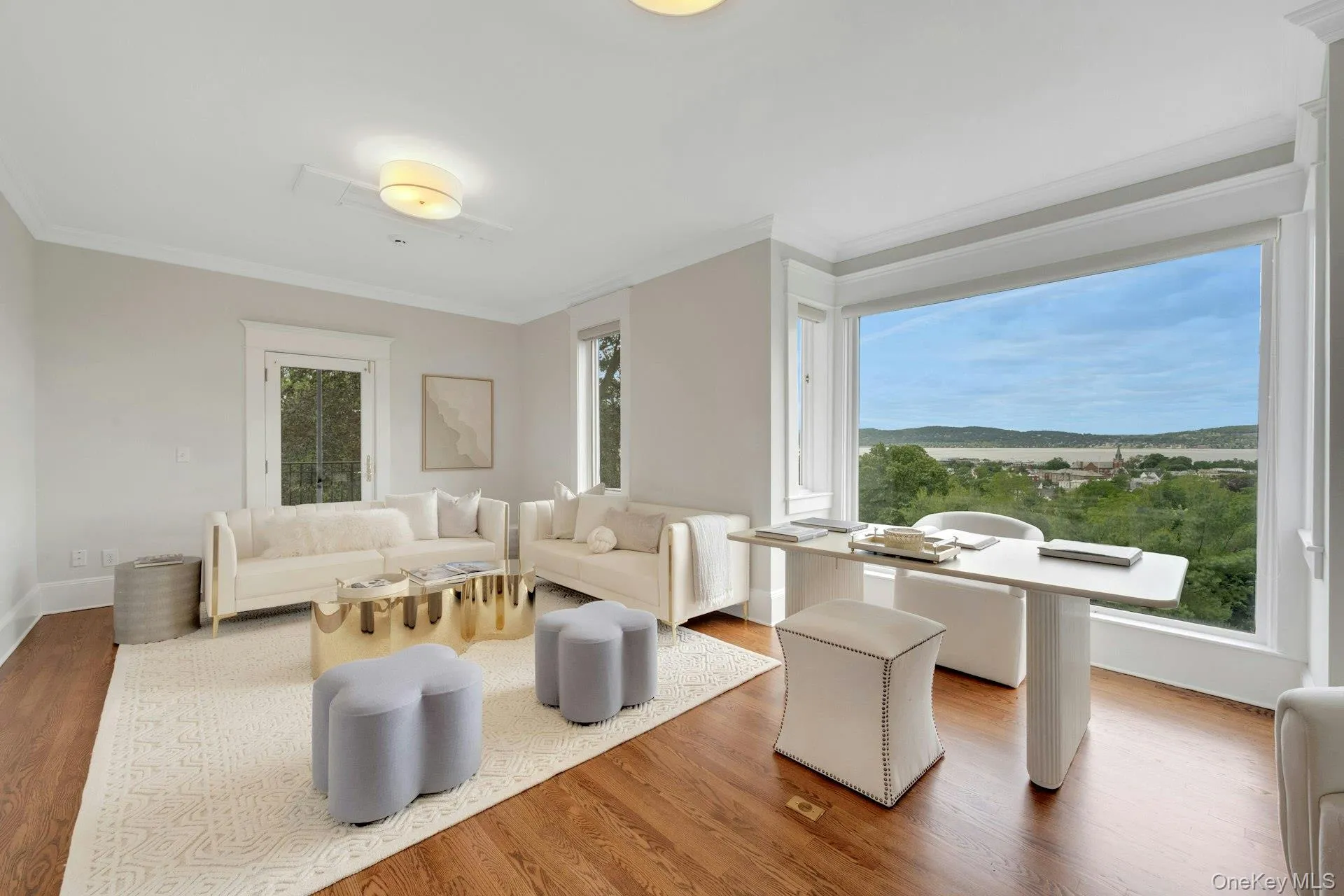 Private Sun room / Office directly accessed via primary bedroom w/Terrace Private Sun room / Office directly accessed via primary bedroom w/Terrace