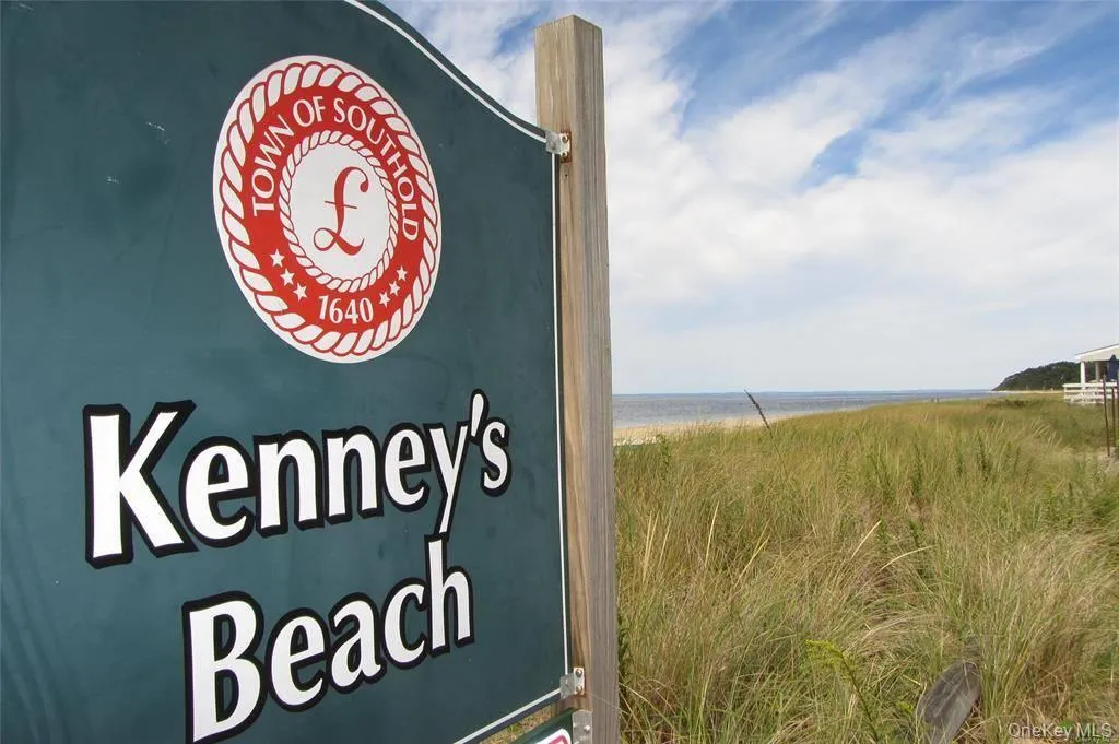 Community / neighborhood sign featuring a water view Community / neighborhood sign featuring a water view