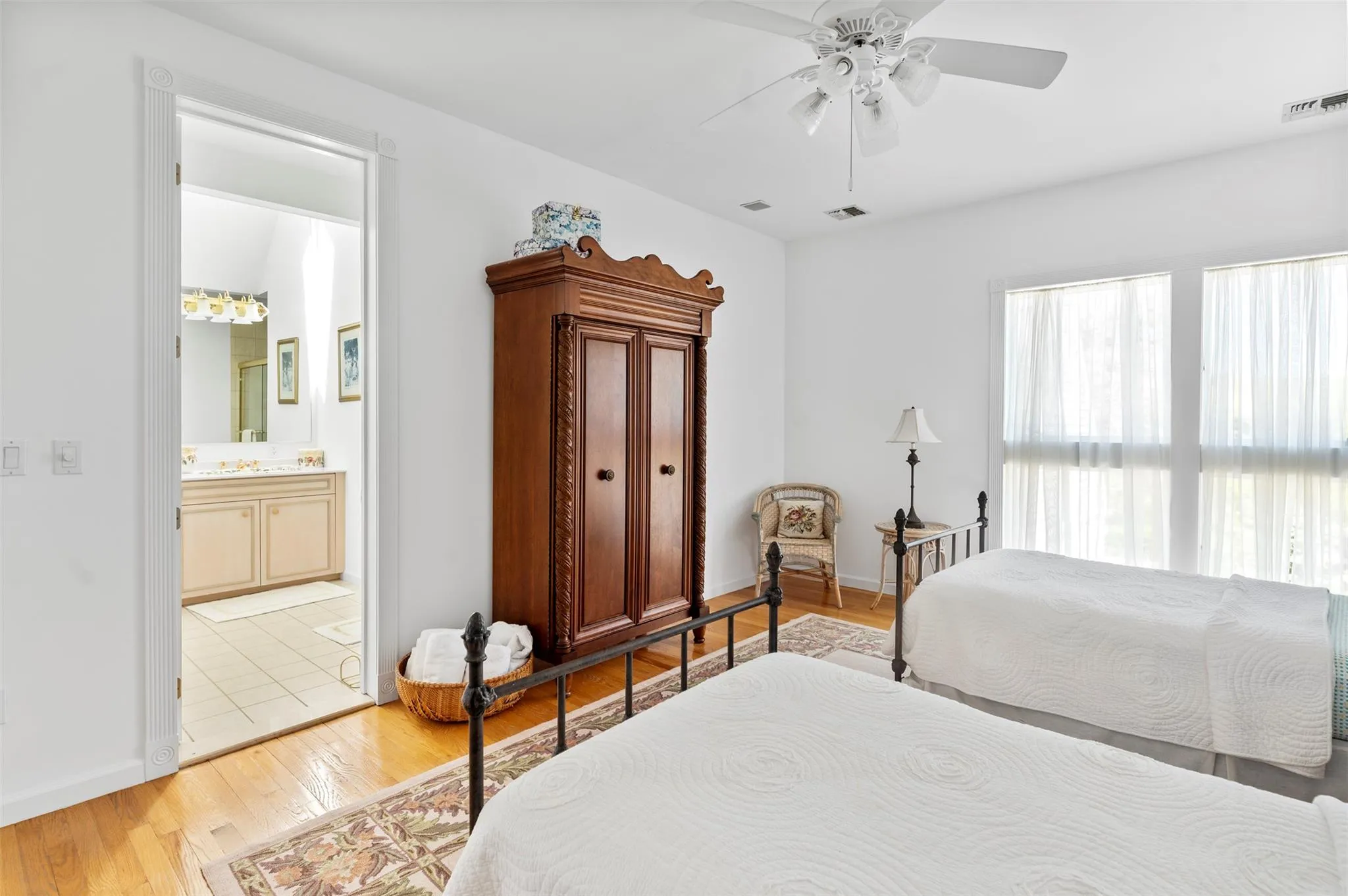 390 Old Montauk Highway, East Hampton, NY, 4 Bedrooms Bedrooms, 11 Rooms Rooms,4 BathroomsBathrooms,Residential Lease,For Rent,Old Montauk,0,860058 390 Old Montauk Highway, East Hampton, NY, 4 Bedrooms Bedrooms, 11 Rooms Rooms,4 BathroomsBathrooms,Residential Lease,For Rent,Old Montauk,0,860058