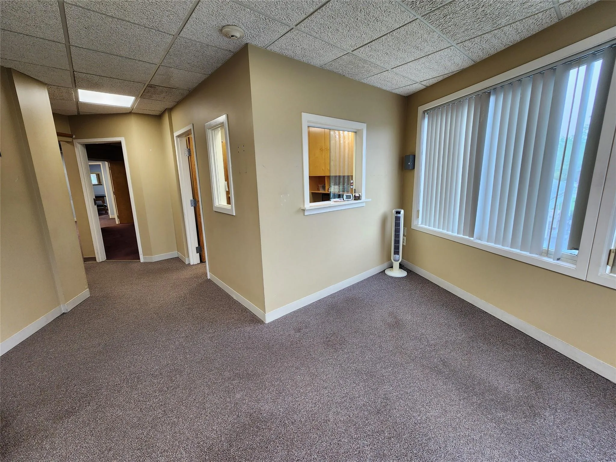 Waiting area and reception Waiting area and reception