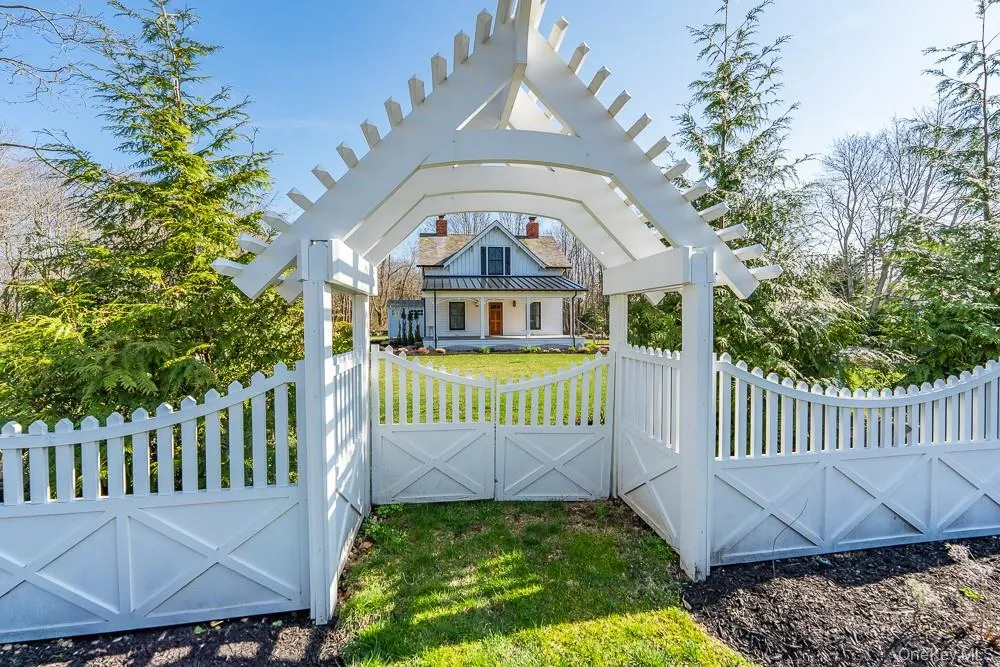 Gate with covered porch Gate with covered porch