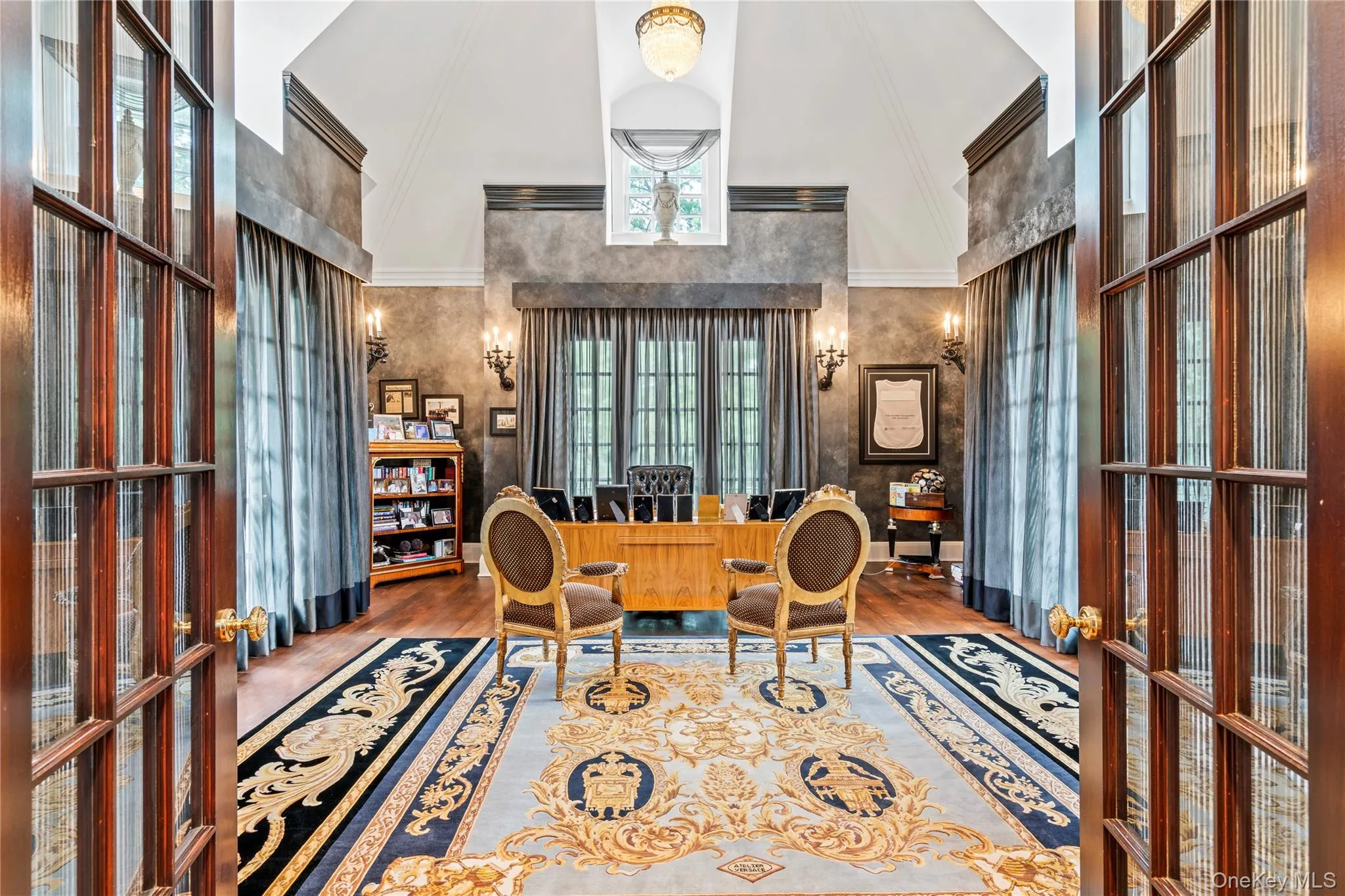 Private Guest Suite or Office with Full Bath Private Guest Suite or Office with Full Bath