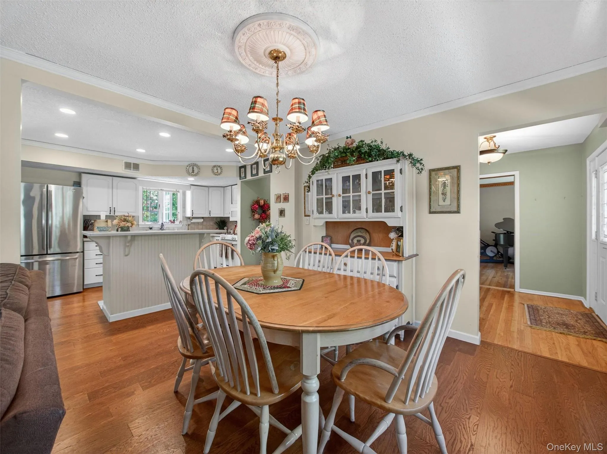 Eat In Kitch - Open Floor Plan with Kitchen Opens to Family Room with F/P Eat In Kitch - Open Floor Plan with Kitchen Opens to Family Room with F/P
