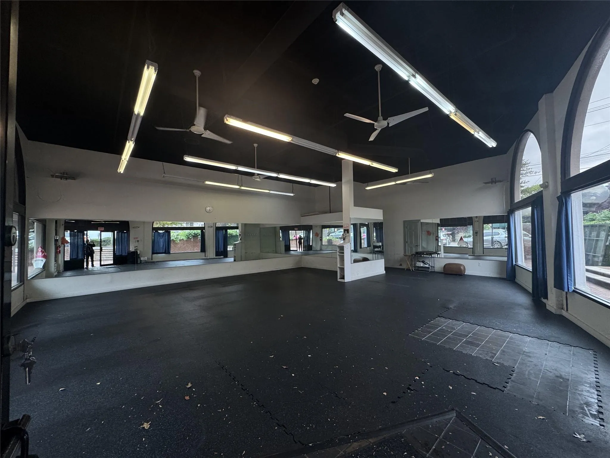 Garage with ceiling fan Garage with ceiling fan