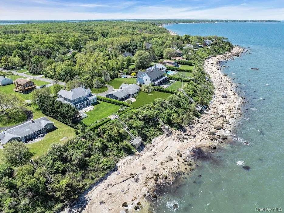 Gorgeous waterfront property Gorgeous waterfront property