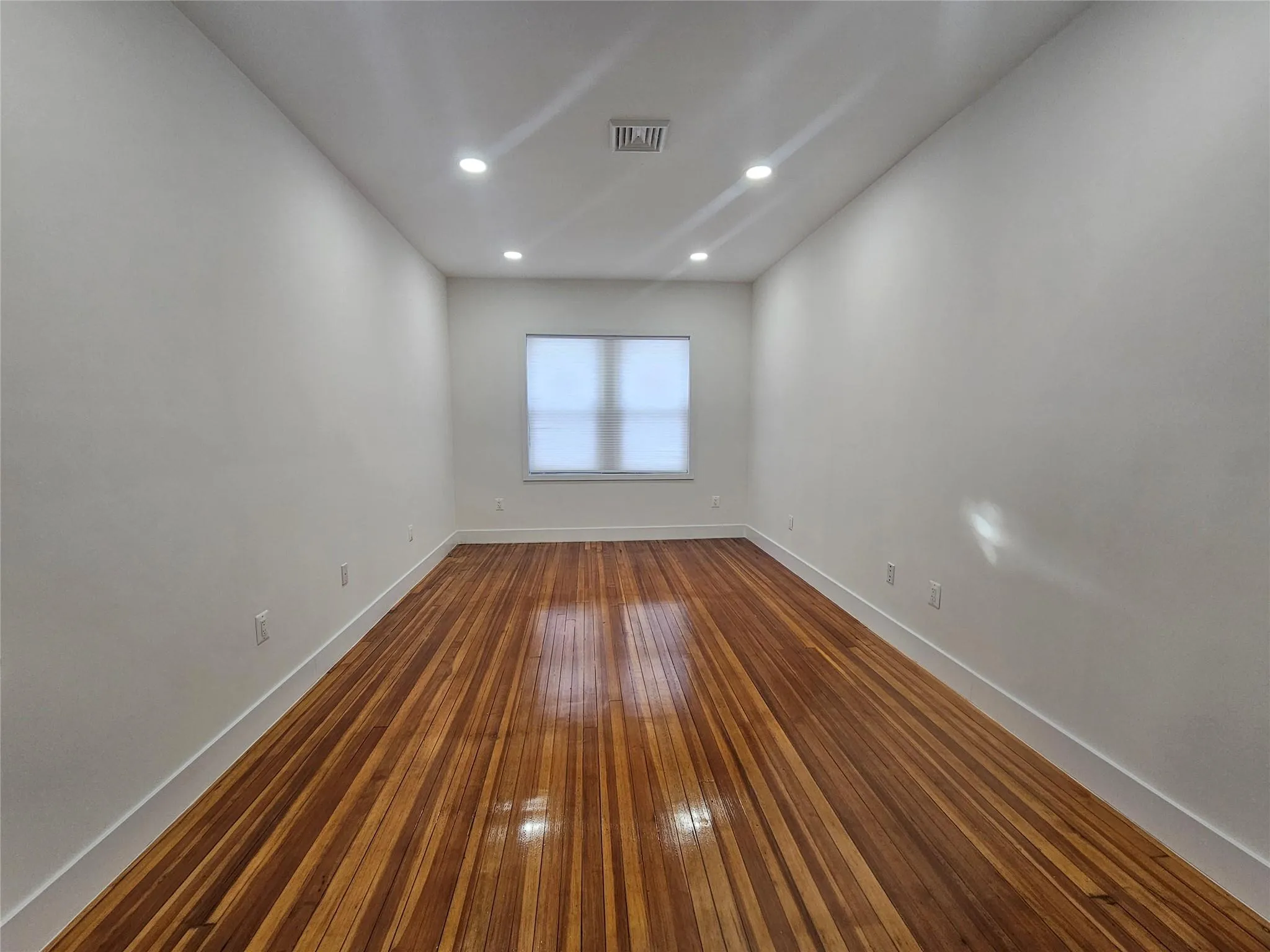 Unfurnished room featuring baseboards, dark wood-style floors, and recessed lighting Unfurnished room featuring baseboards, dark wood-style floors, and recessed lighting