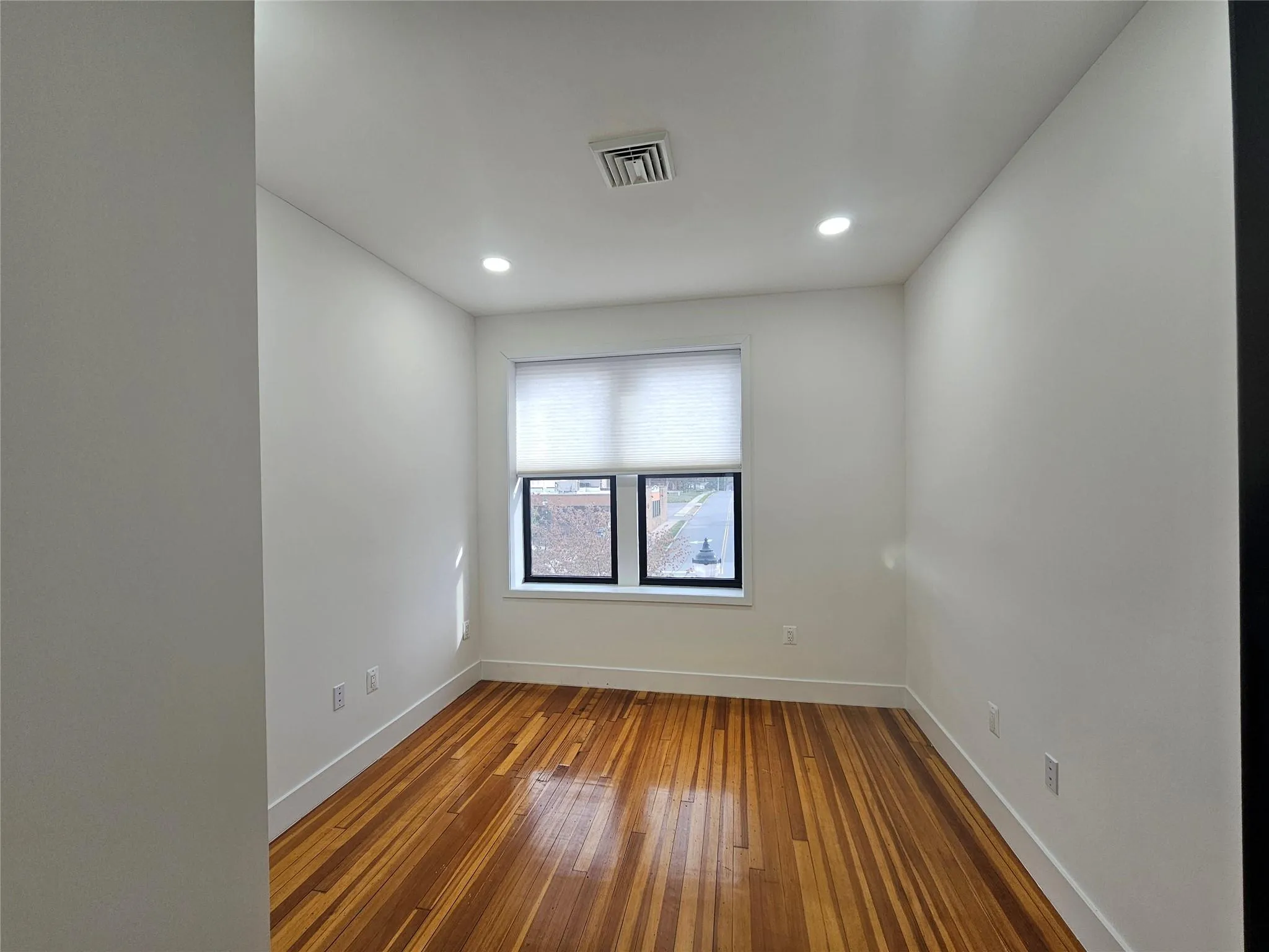 Unfurnished room featuring baseboards, hardwood / wood-style flooring, and recessed lighting Unfurnished room featuring baseboards, hardwood / wood-style flooring, and recessed lighting