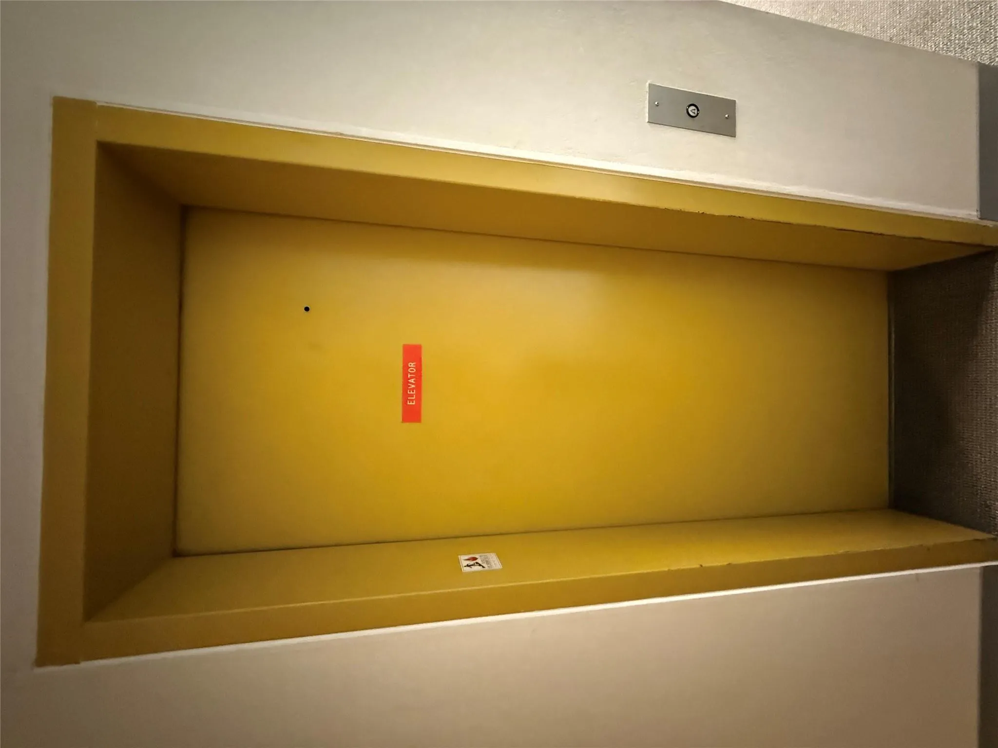 Elevator with carpet Elevator with carpet