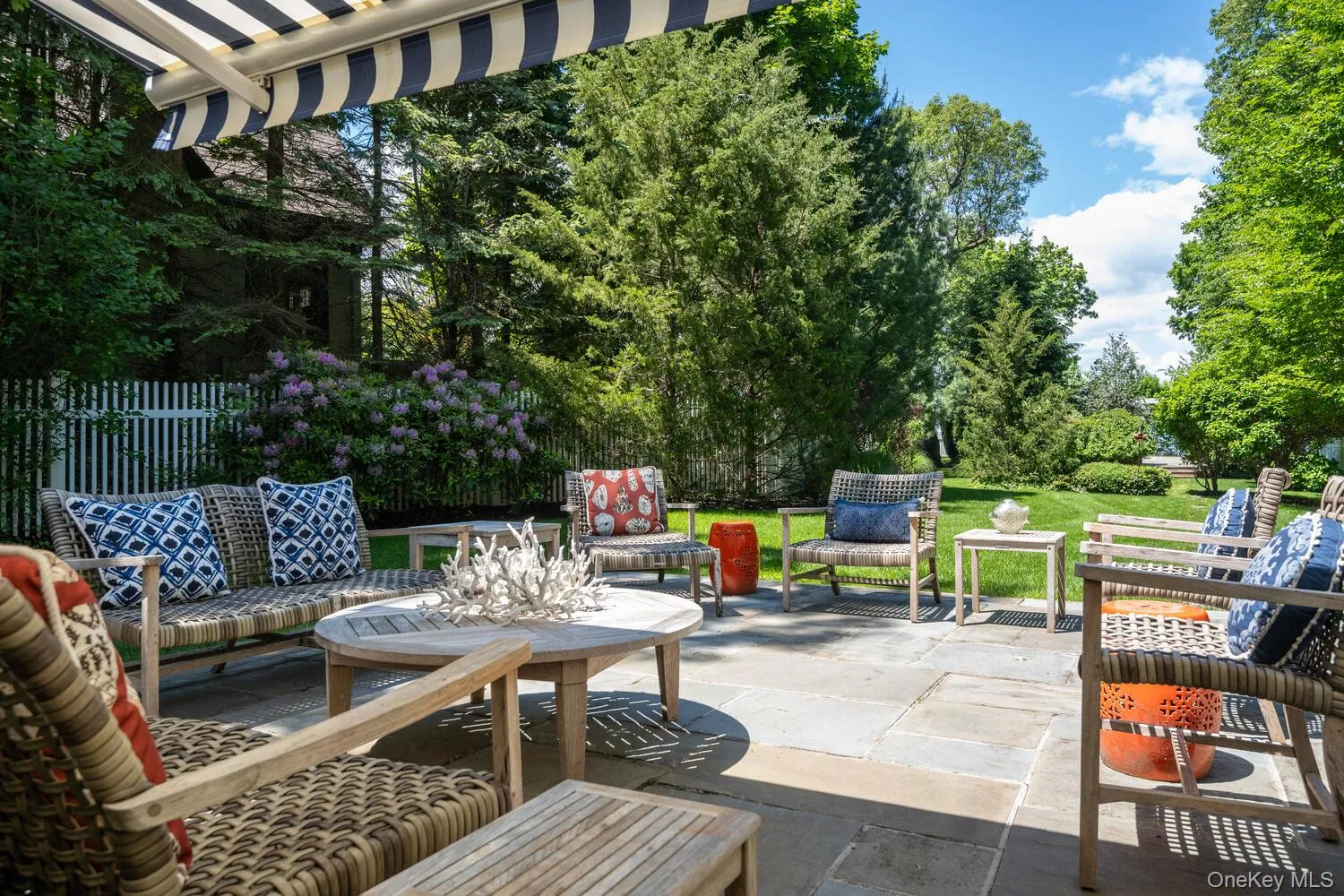 Outdoor entertaining area Outdoor entertaining area