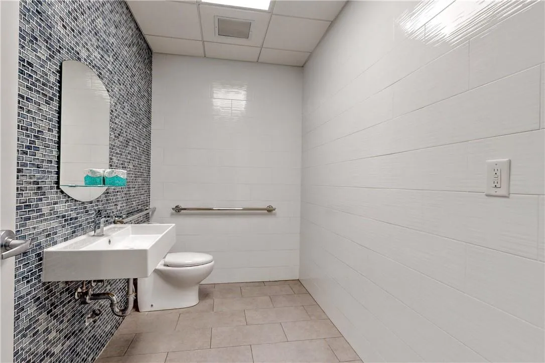 Modern Bathroom 1 Modern Bathroom 1