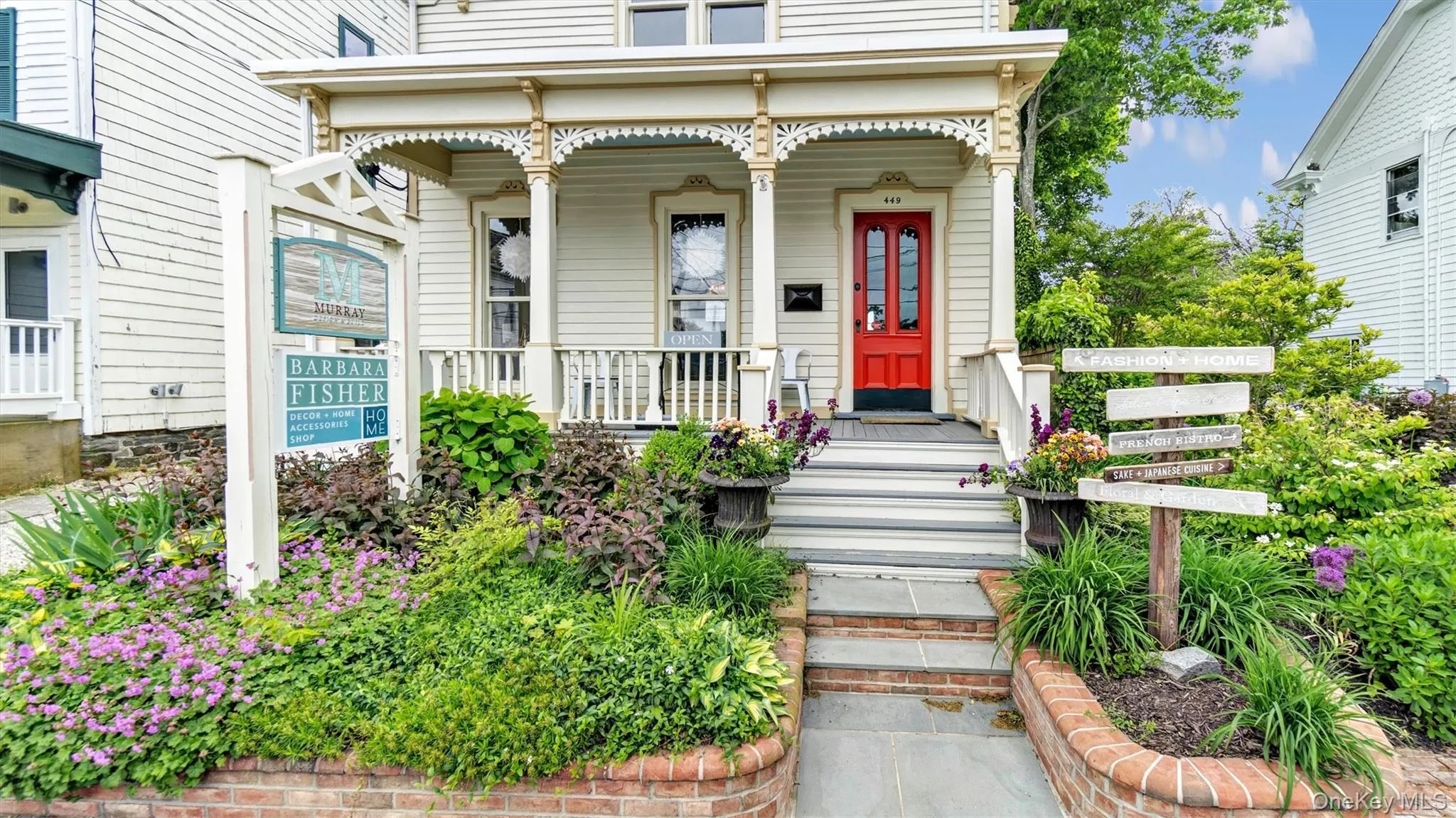 Doorway to property with a porch Doorway to property with a porch