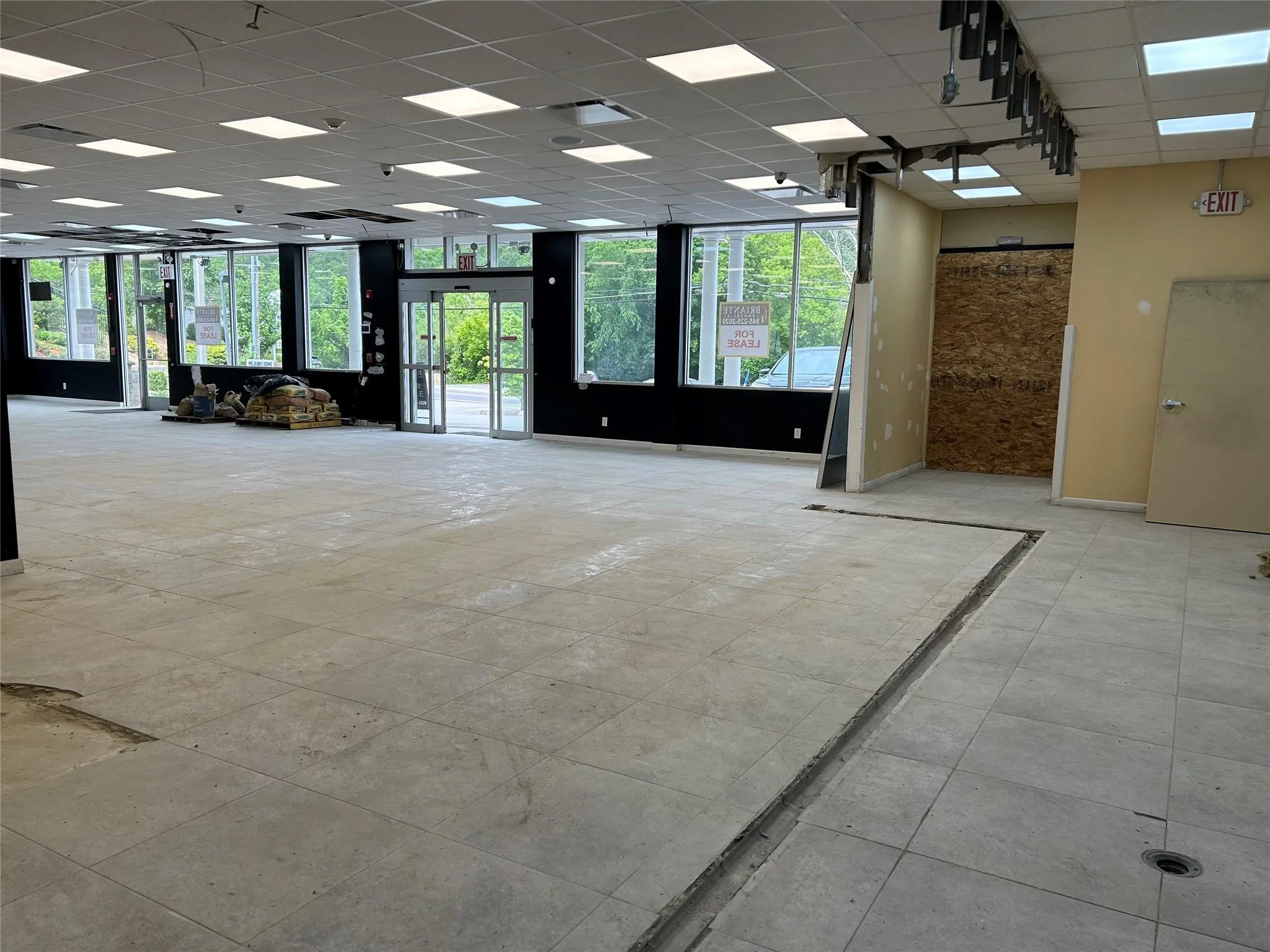 Entire area is wide open for your custom buildout options. Entire area is wide open for your custom buildout options.