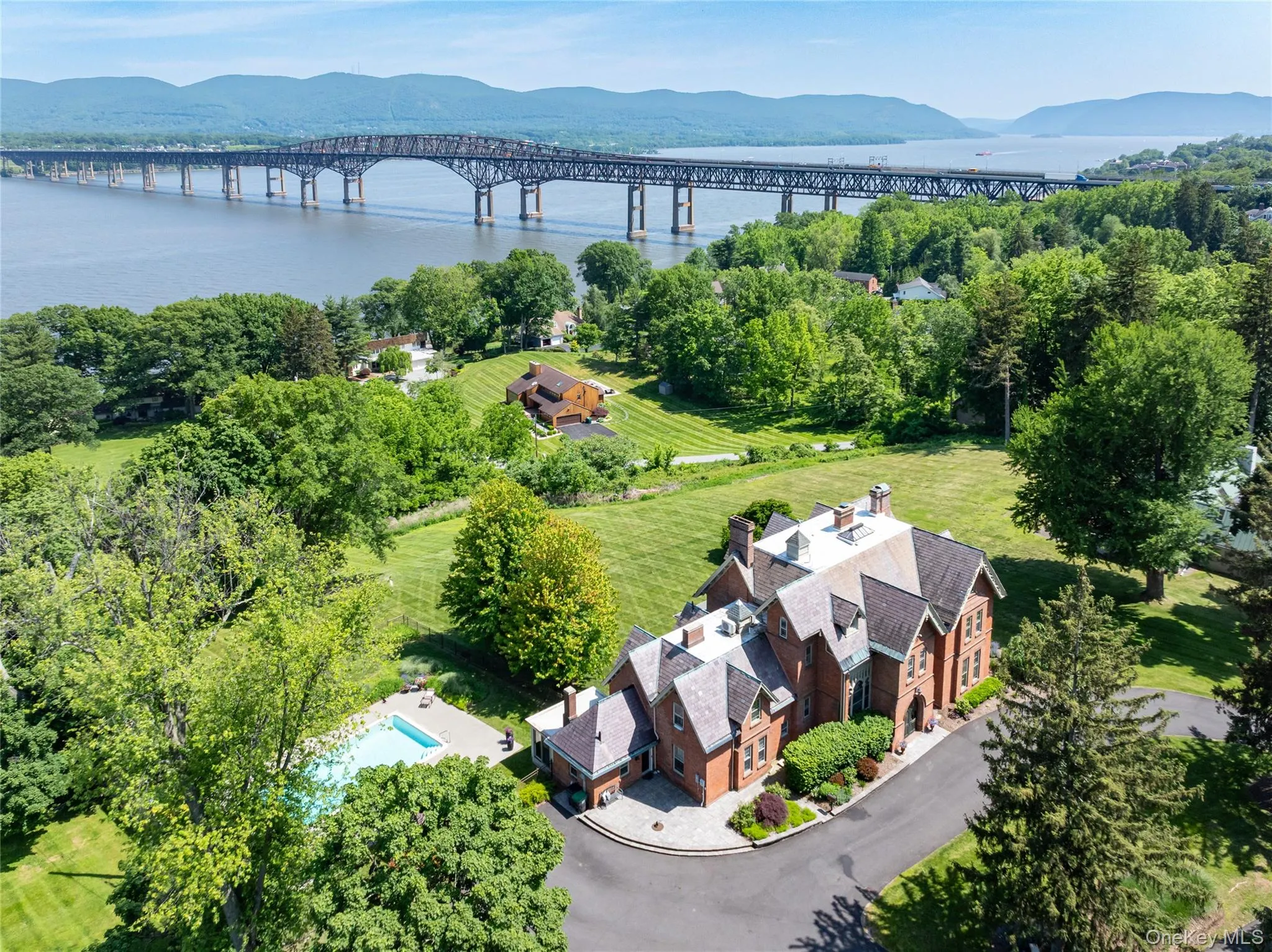 The Rest commands a prime perch above the Hudson River. The Rest commands a prime perch above the Hudson River.