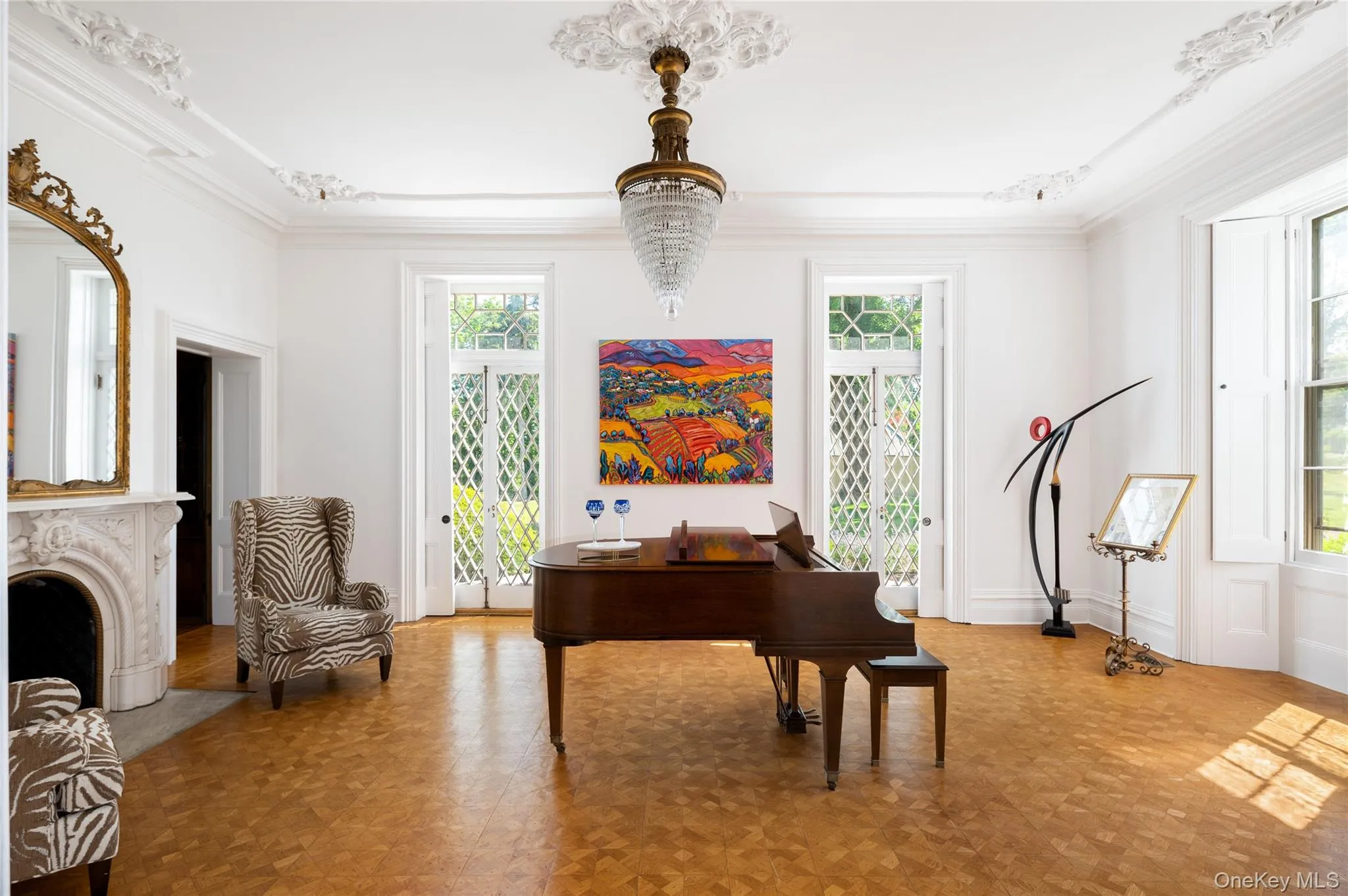 Inlaid and parquet floors, marble fireplace, diamond-patterned glass, tracery ceiling, waterfall chandelier. Inlaid and parquet floors, marble fireplace, diamond-patterned glass, tracery ceiling, waterfall chandelier.