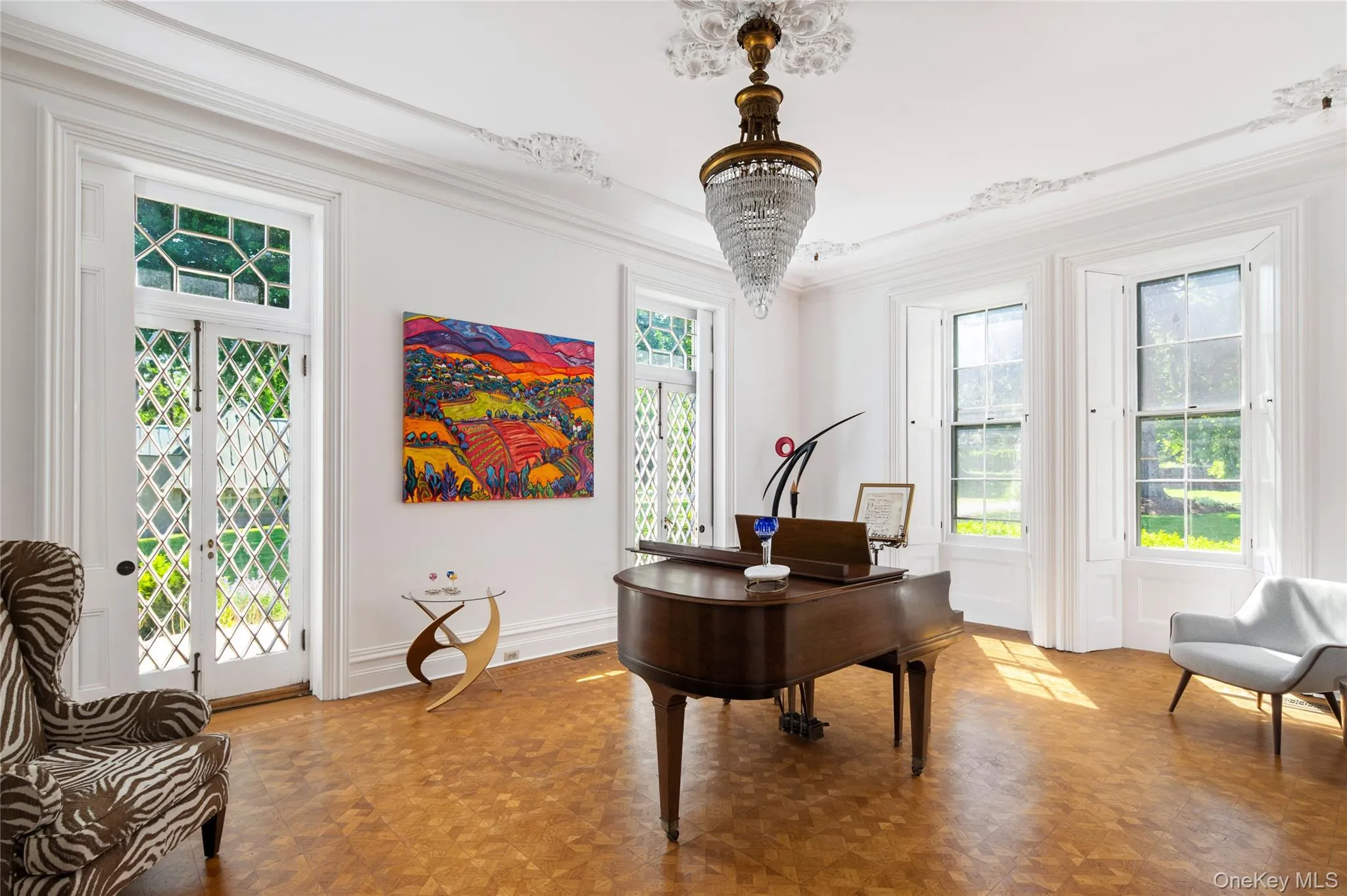 Inlaid and parquet floors, diamond-patterned glass, tracery ceiling, waterfall chandelier. Inlaid and parquet floors, diamond-patterned glass, tracery ceiling, waterfall chandelier.