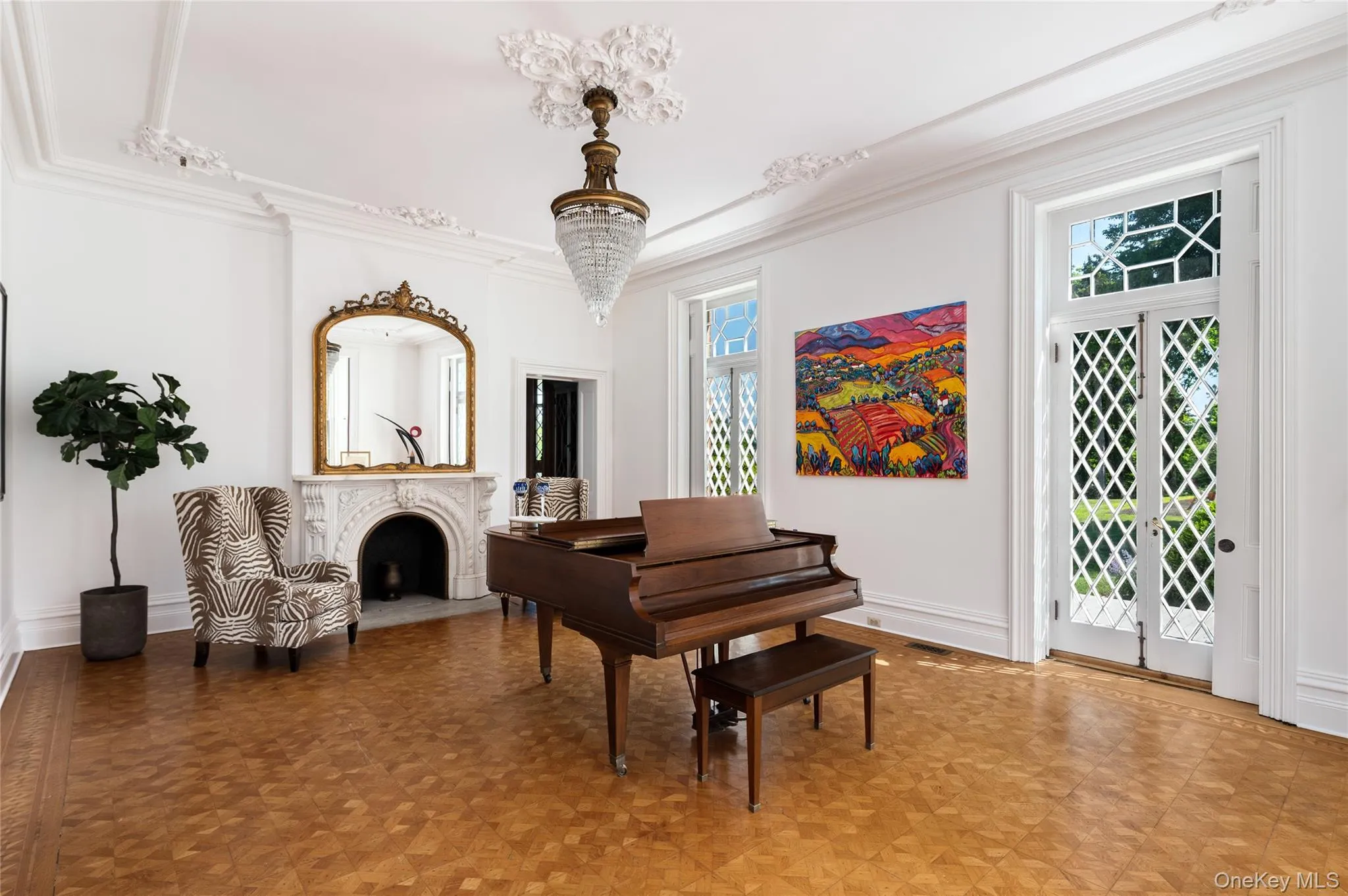 Inlaid and parquet floors, marble fireplace, diamond-patterned glass, tracery ceiling, waterfall chandelier. Inlaid and parquet floors, marble fireplace, diamond-patterned glass, tracery ceiling, waterfall chandelier.