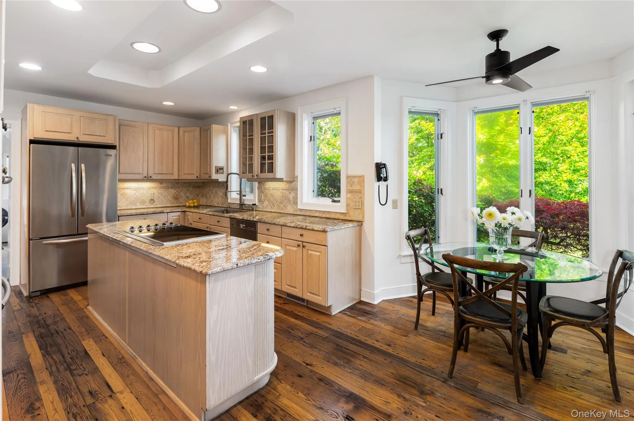Water view, double oven, Viking cooktop, recessed lighting. Water view, double oven, Viking cooktop, recessed lighting.