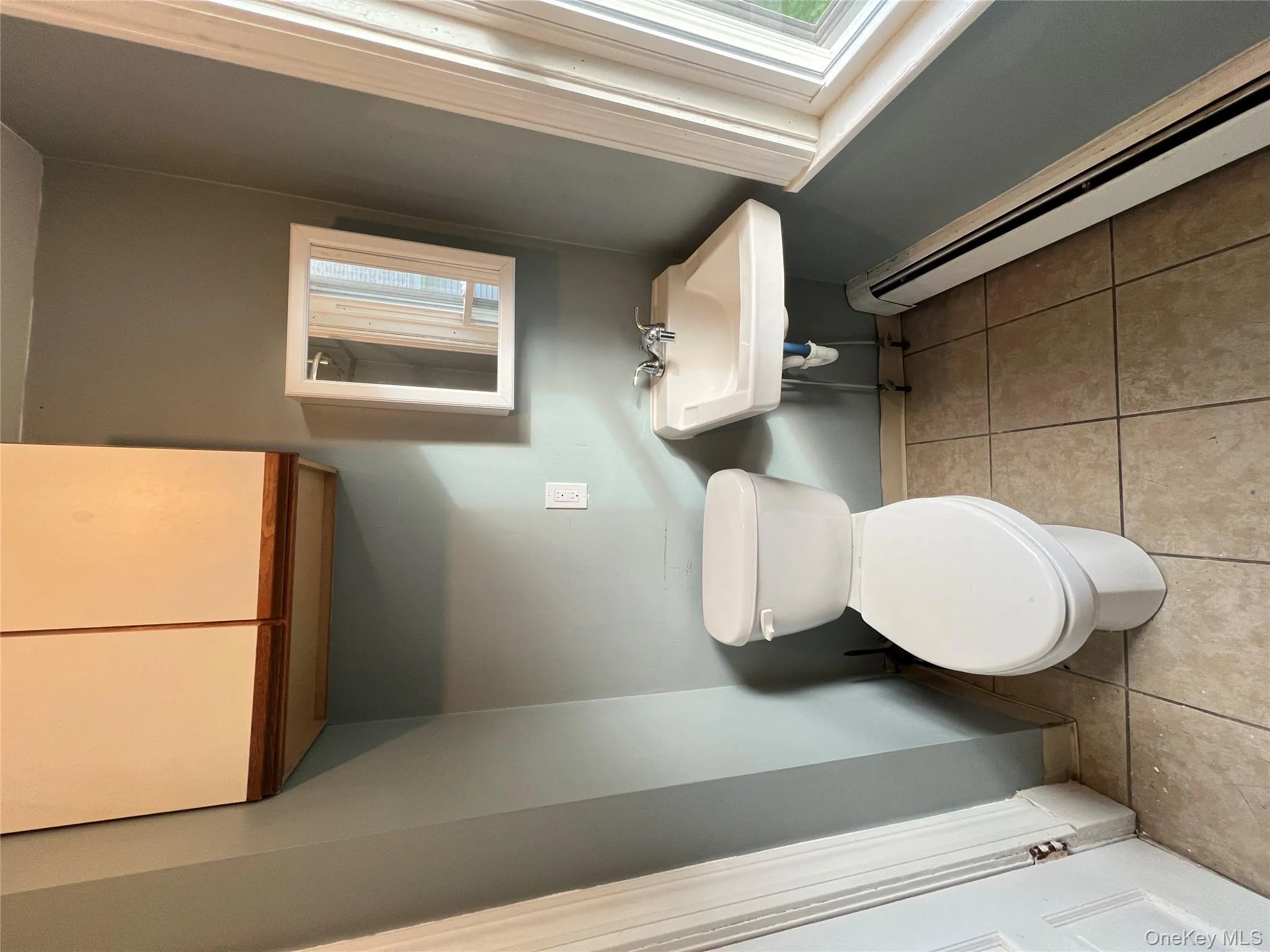 Full bathroom Full bathroom