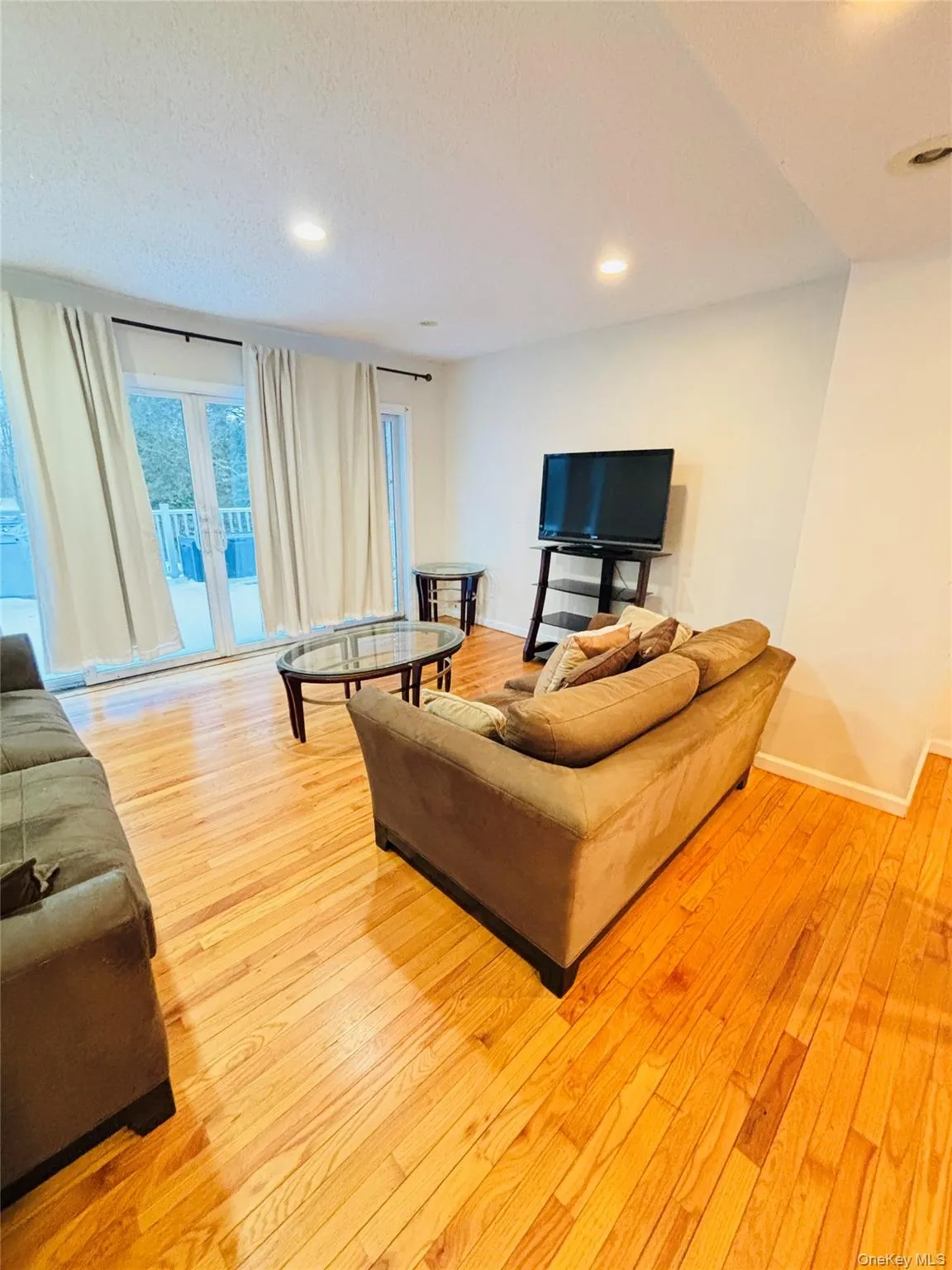 Behind the formal dining room you'll enter into thiws lovely family room. family Behind the formal dining room you'll enter into thiws lovely family room. family