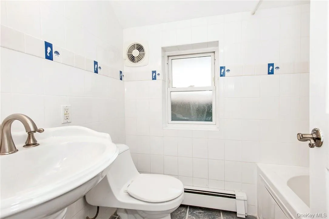 Bathroom with Jacuzzi Bathroom with Jacuzzi