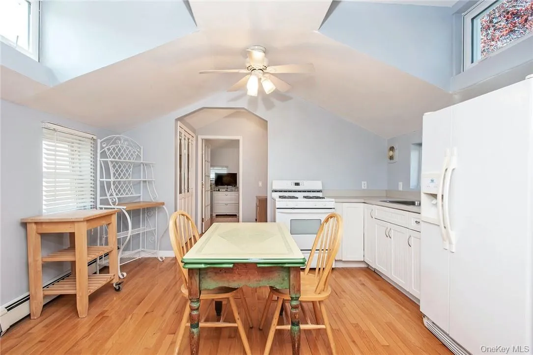 Eat in Kitchen Eat in Kitchen