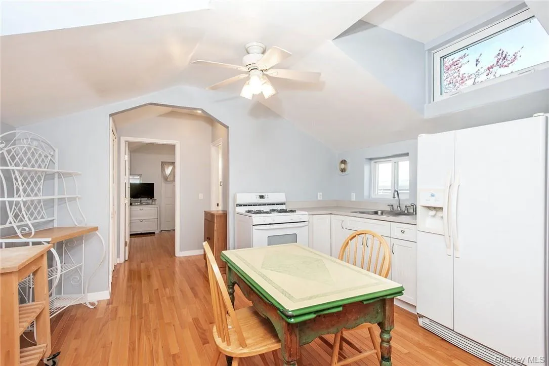 Eat in Kitchen Eat in Kitchen