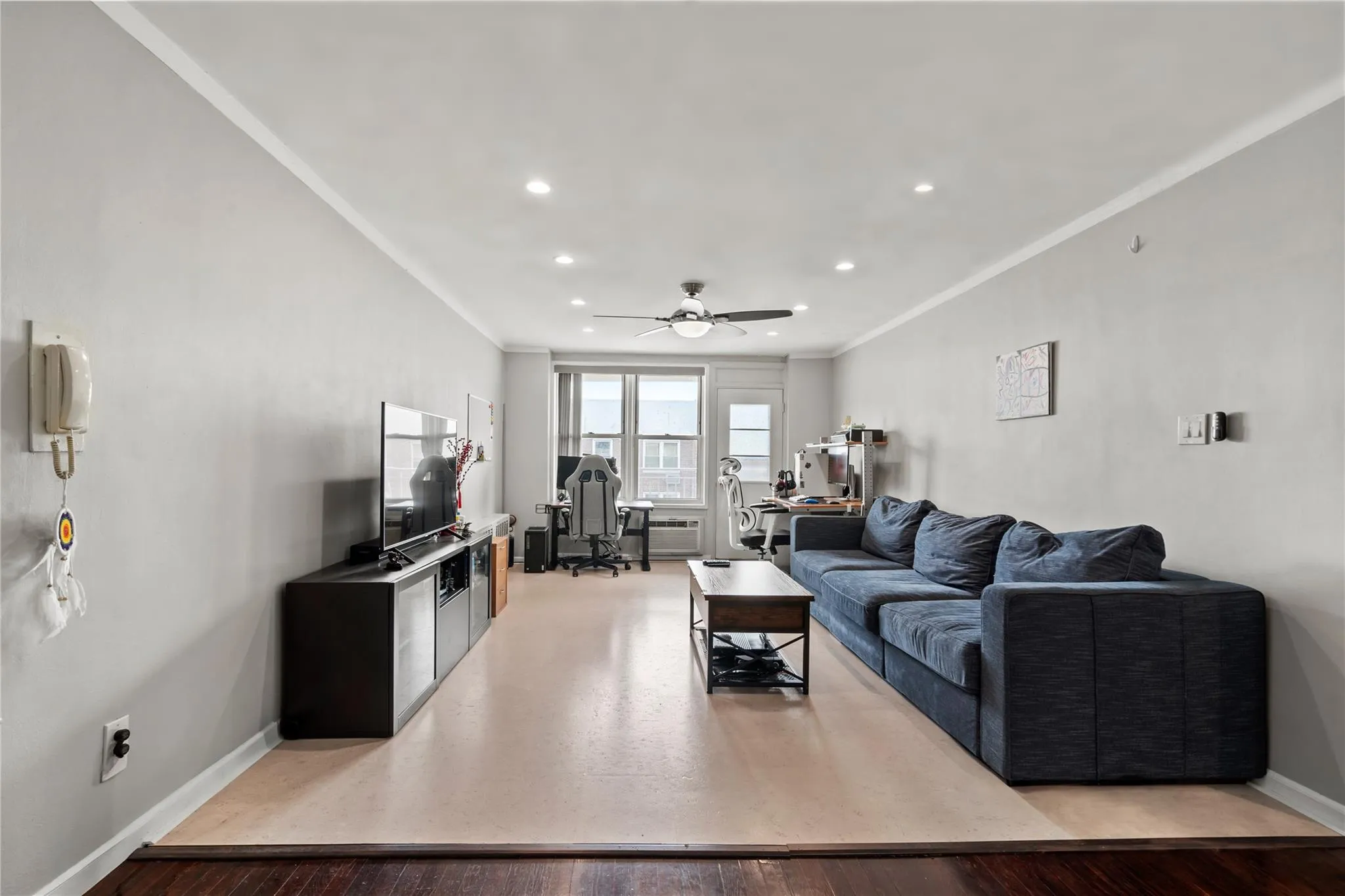 Living area with a desk, ornamental molding, baseboards, recessed lighting, and ceiling fan Living area with a desk, ornamental molding, baseboards, recessed lighting, and ceiling fan