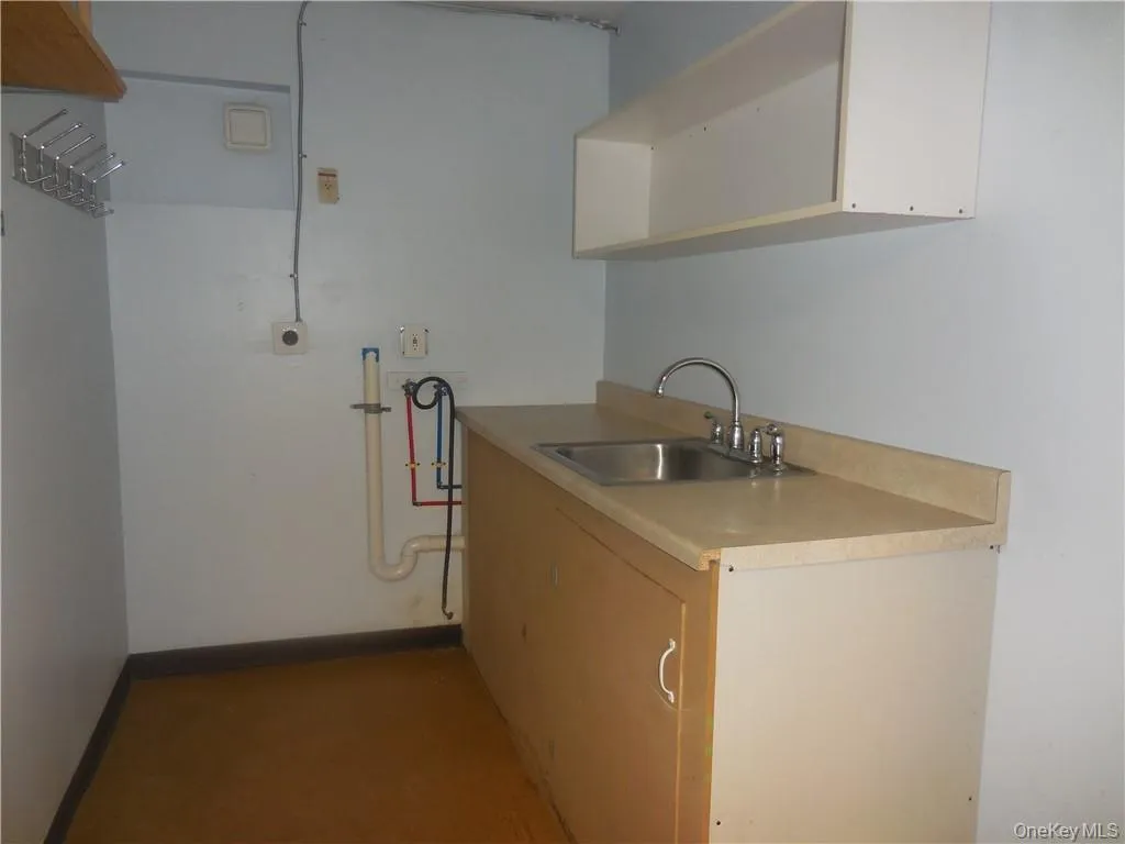 Extra small room can be used as a kitchenet or other... Extra small room can be used as a kitchenet or other...