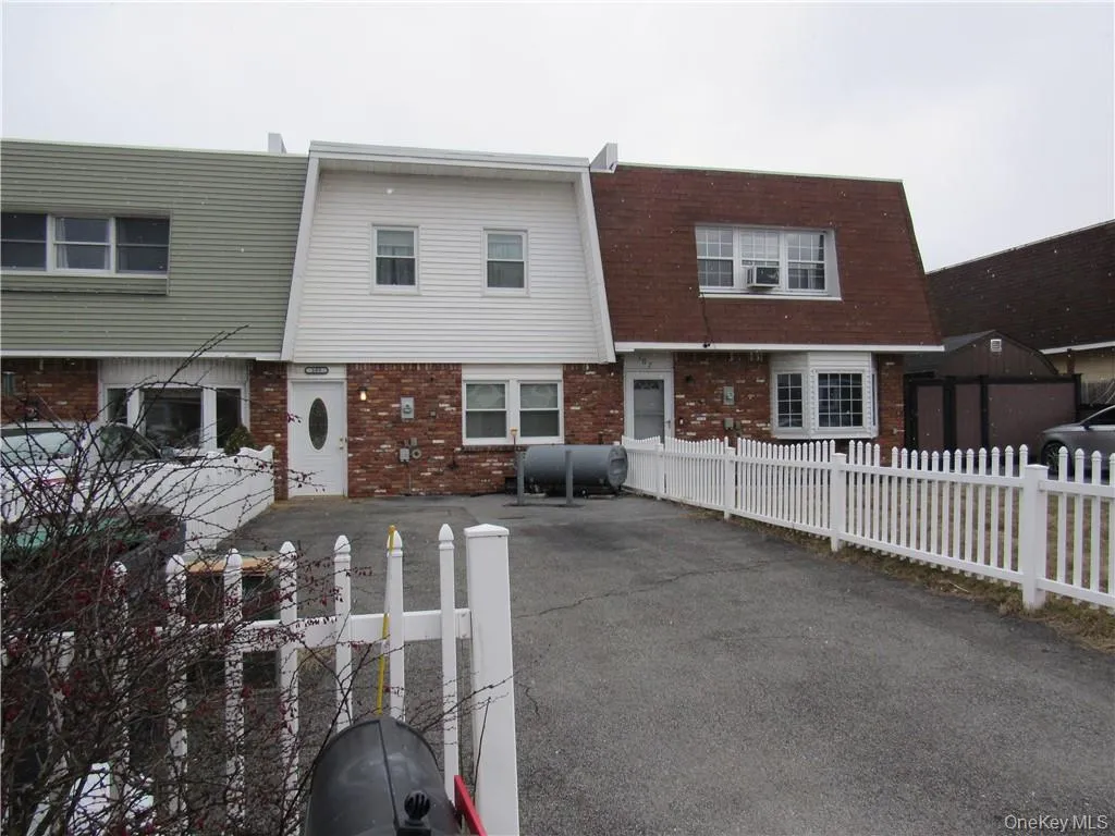 105 Sarah Lane, Wallkill, NY, 3 Bedrooms Bedrooms, 5 Rooms Rooms,1 BathroomBathrooms,Residential Lease,Idx,Sarah,0,875003 105 Sarah Lane, Wallkill, NY, 3 Bedrooms Bedrooms, 5 Rooms Rooms,1 BathroomBathrooms,Residential Lease,Idx,Sarah,0,875003